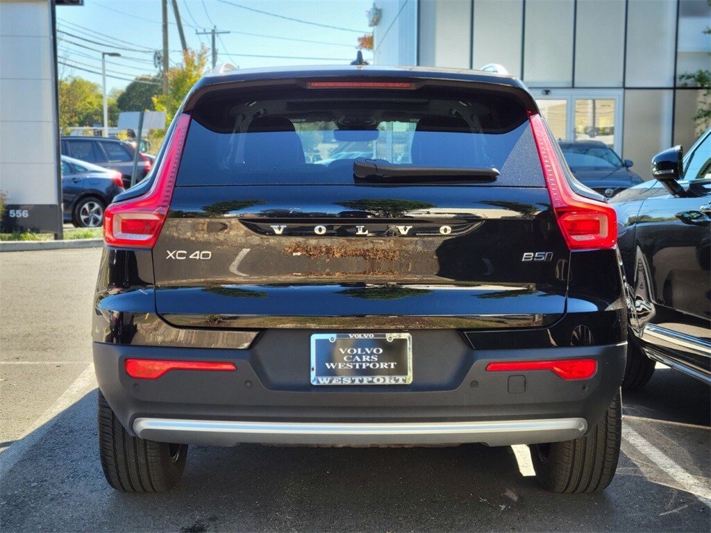 2025 Volvo XC40 Core photo 4