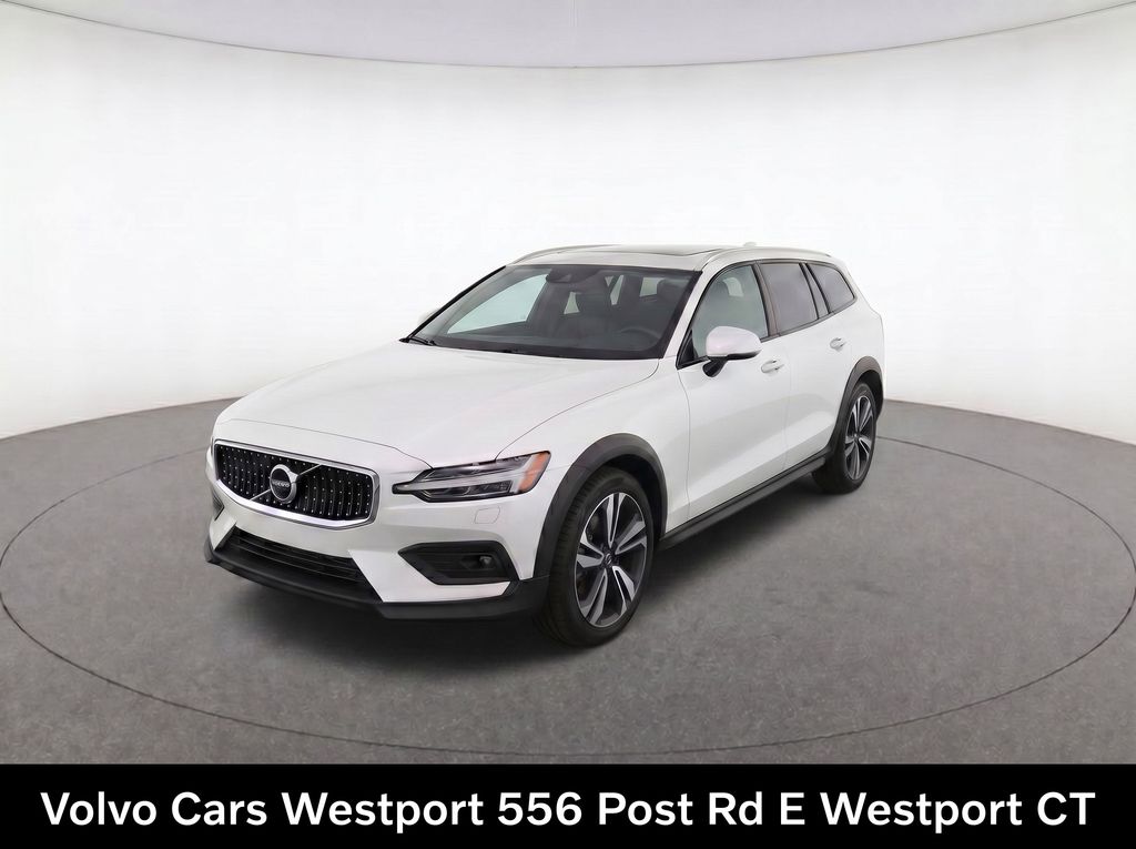 2024 Volvo V60 Cross Country B5 Plus AWD's photo