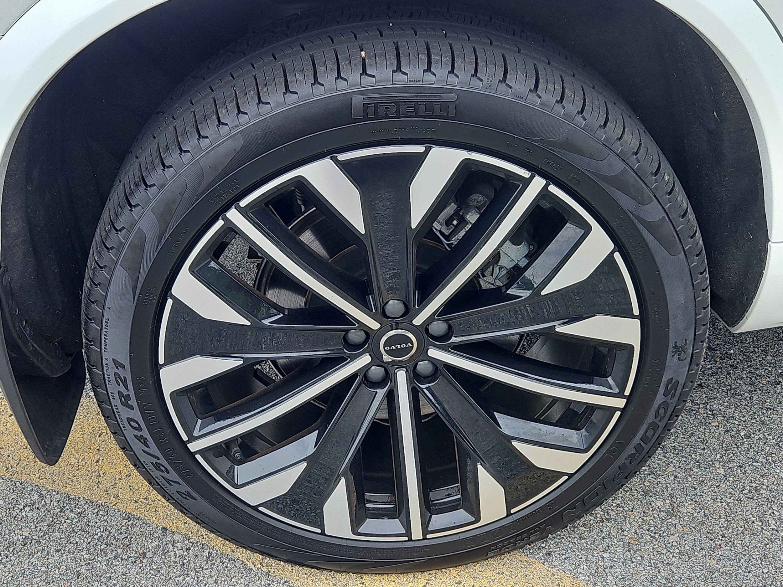 2026 Volvo XC90 Plus - Photo 30