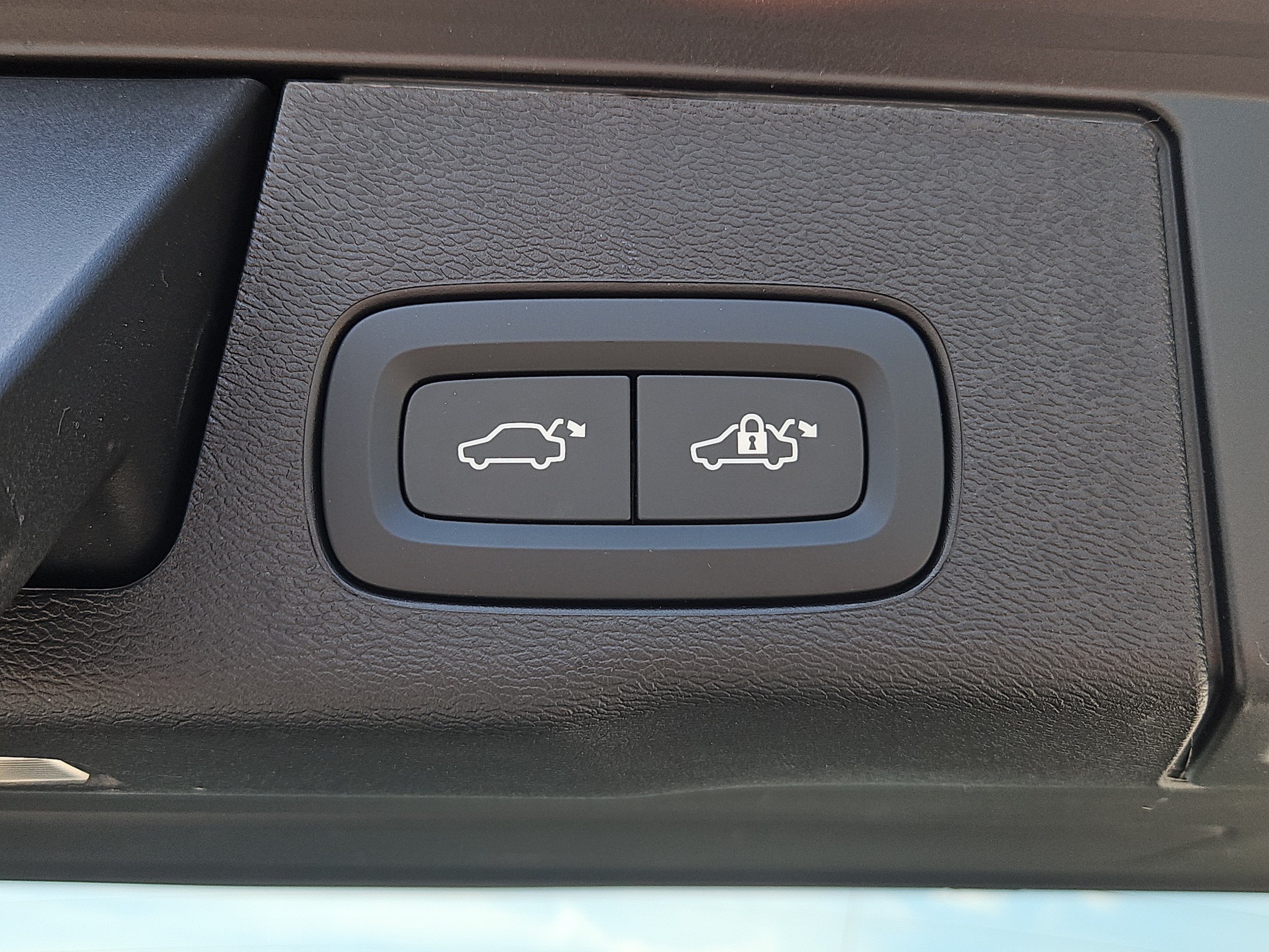 2026 Volvo XC60 Plus - Photo 15