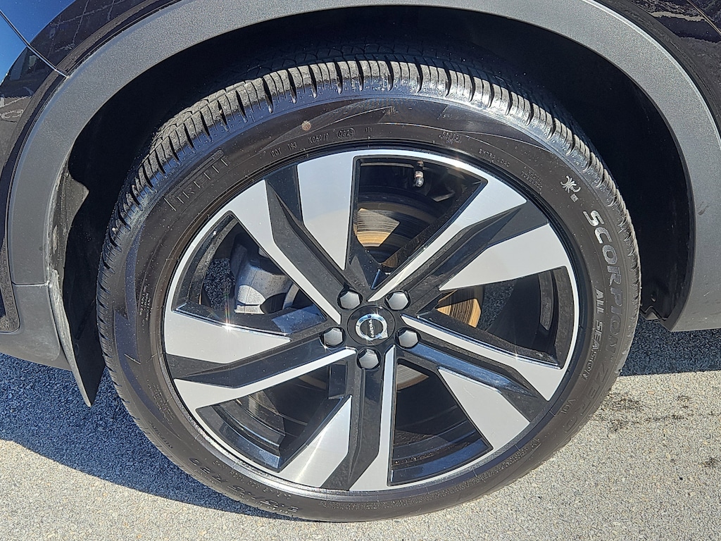 Used 2025 Volvo XC40 Plus Bright Theme Sport Utility
