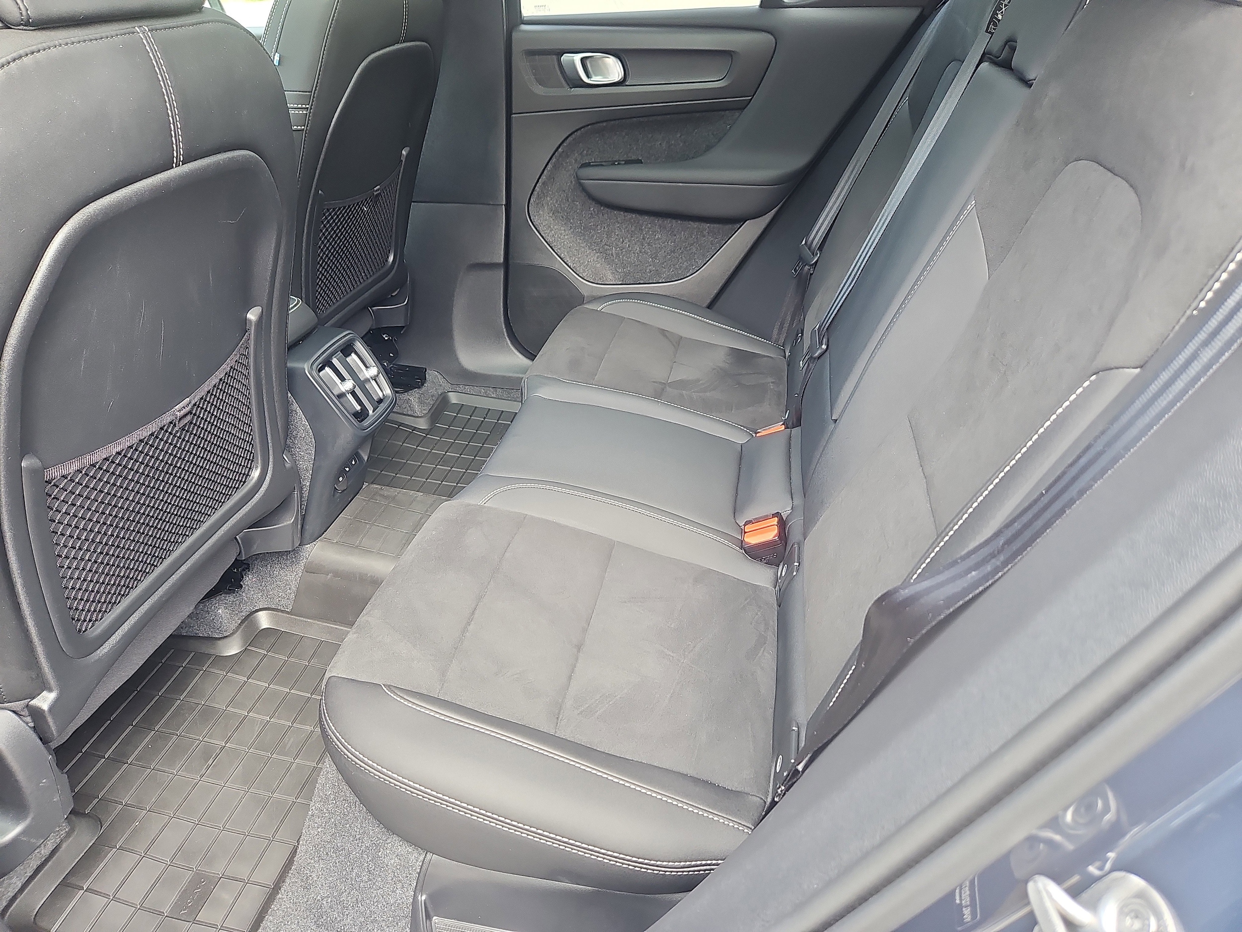 2026 Volvo XC40 Ultra Black Edition - Photo 34