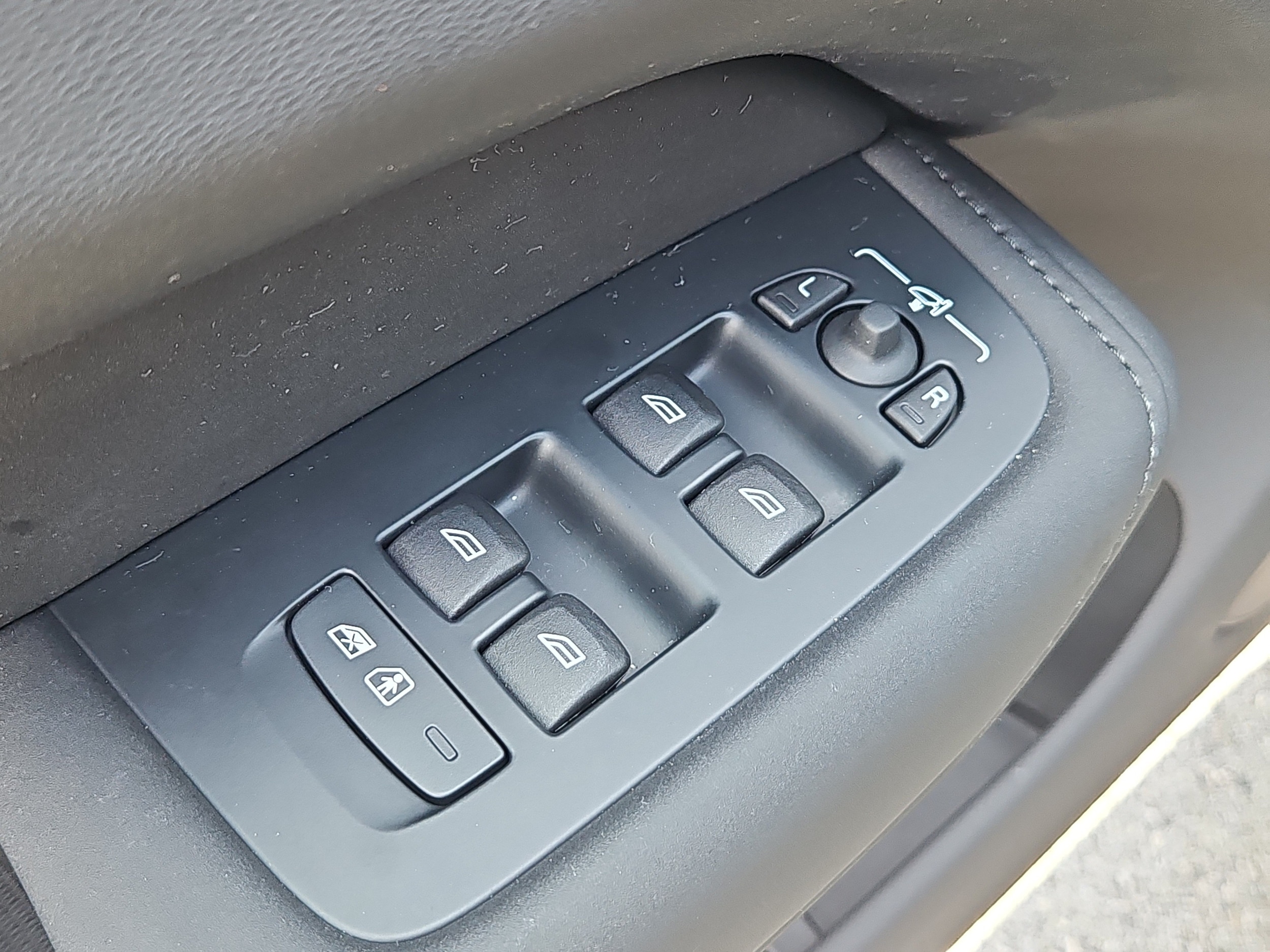 2026 Volvo XC60 Plus - Photo 20