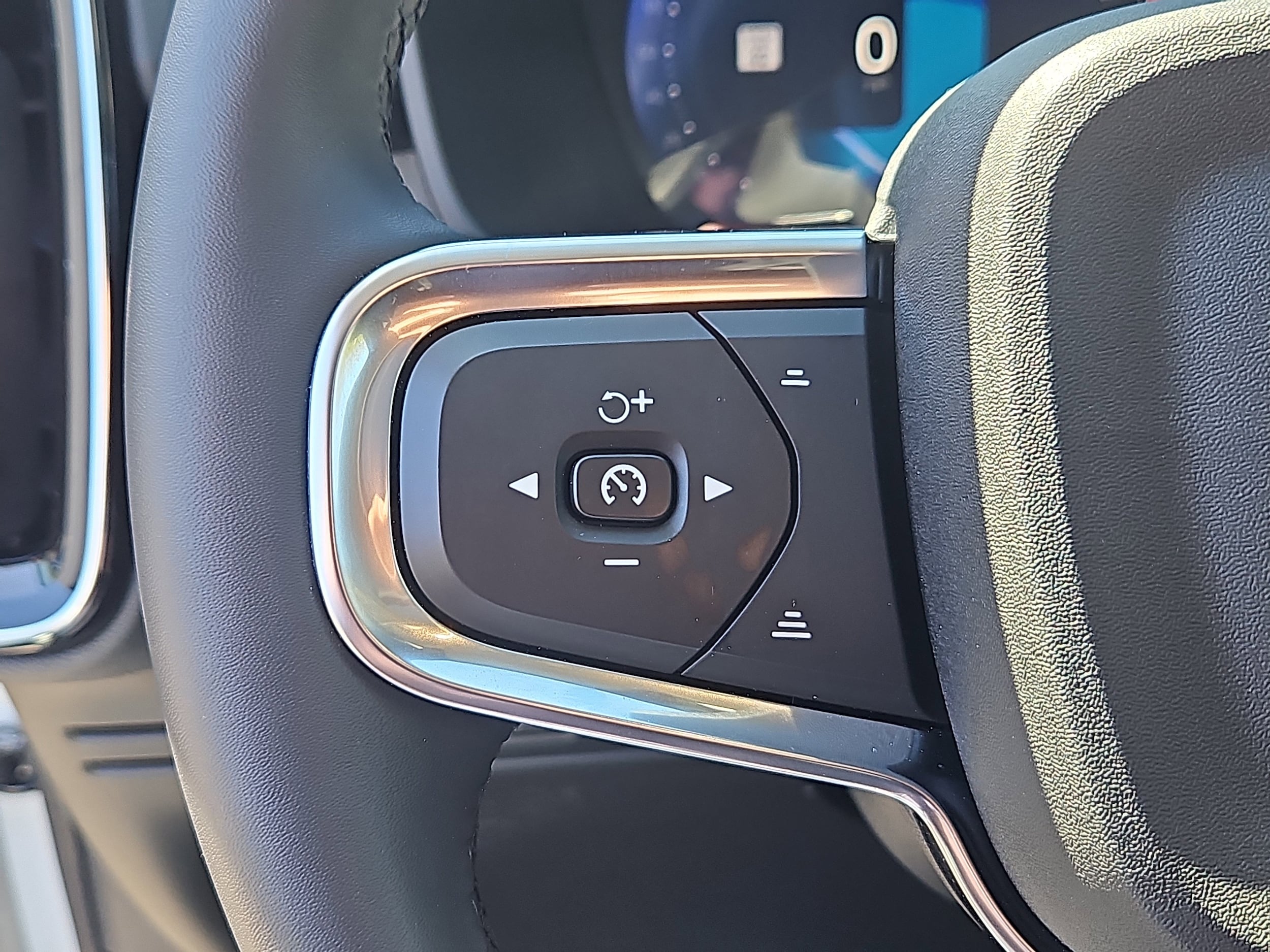 2026 Volvo XC40 Plus - Photo 18