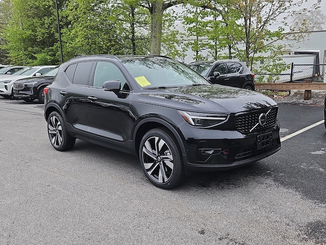 2025 Volvo XC40 B5 Ultra Dark Theme AWD SUV