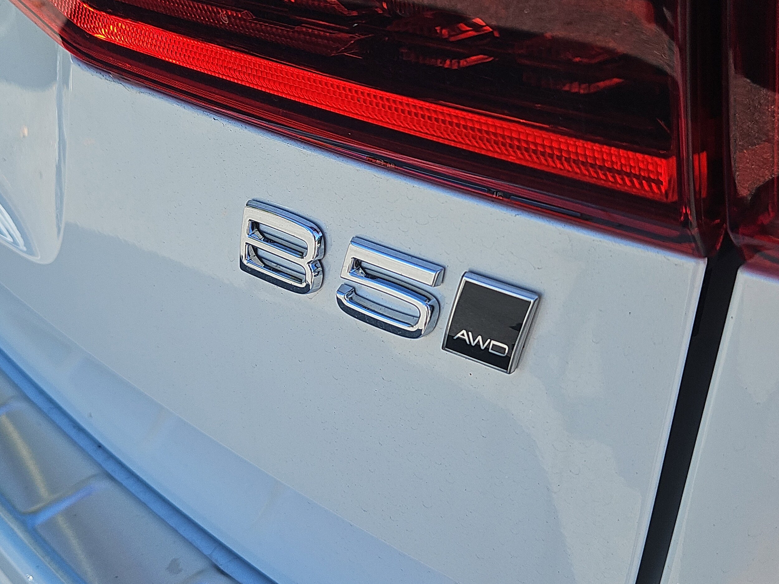 2026 Volvo XC60 B5 Plus photo 3