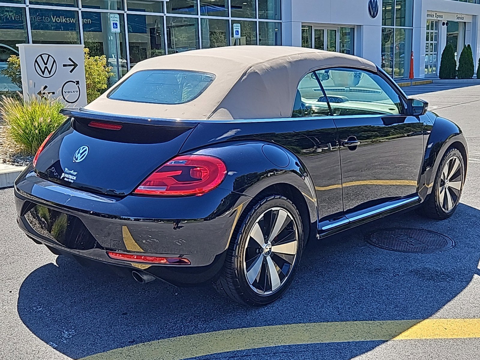 Used 2014 Volkswagen Beetle R-Line with VIN 3VW7T7AT2EM819021 for sale in Auburn, MA