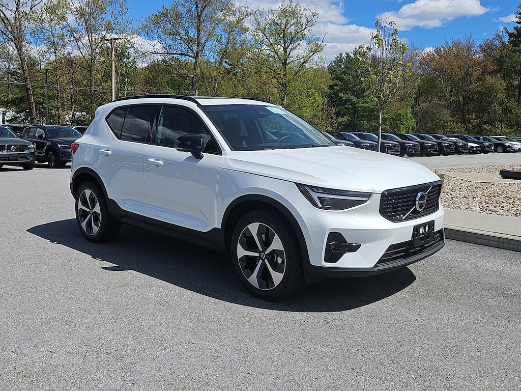 New 2026 Volvo XC40 B5 Plus SUV