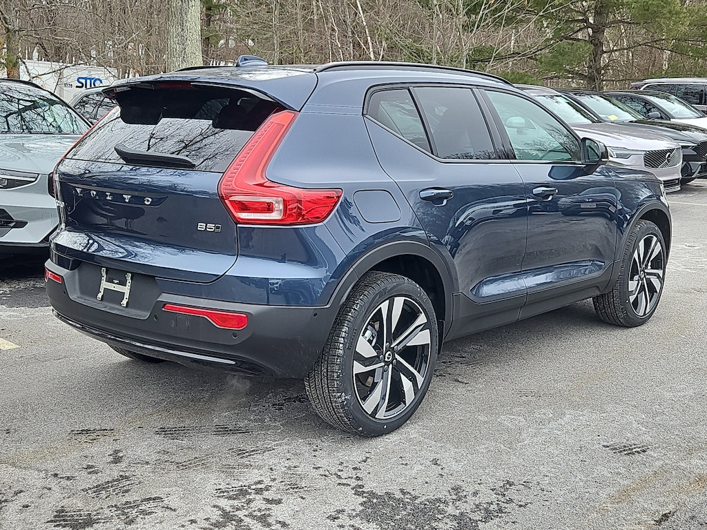 New 2026 Volvo XC40 B5 Ultra SUV