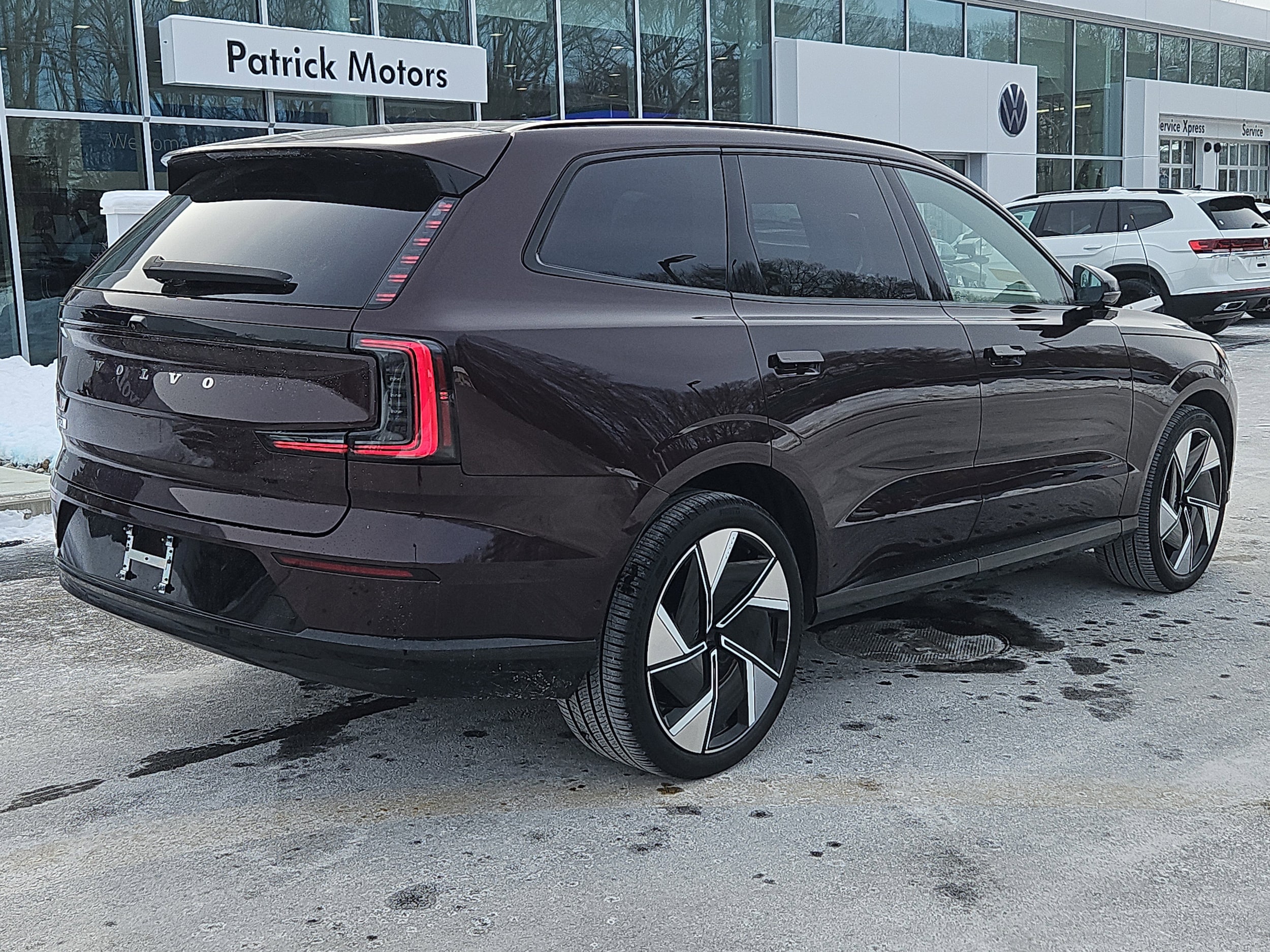 Used 2025 Volvo EX90 Ultra with VIN 7JDE23KL1SG000910 for sale in Auburn, MA