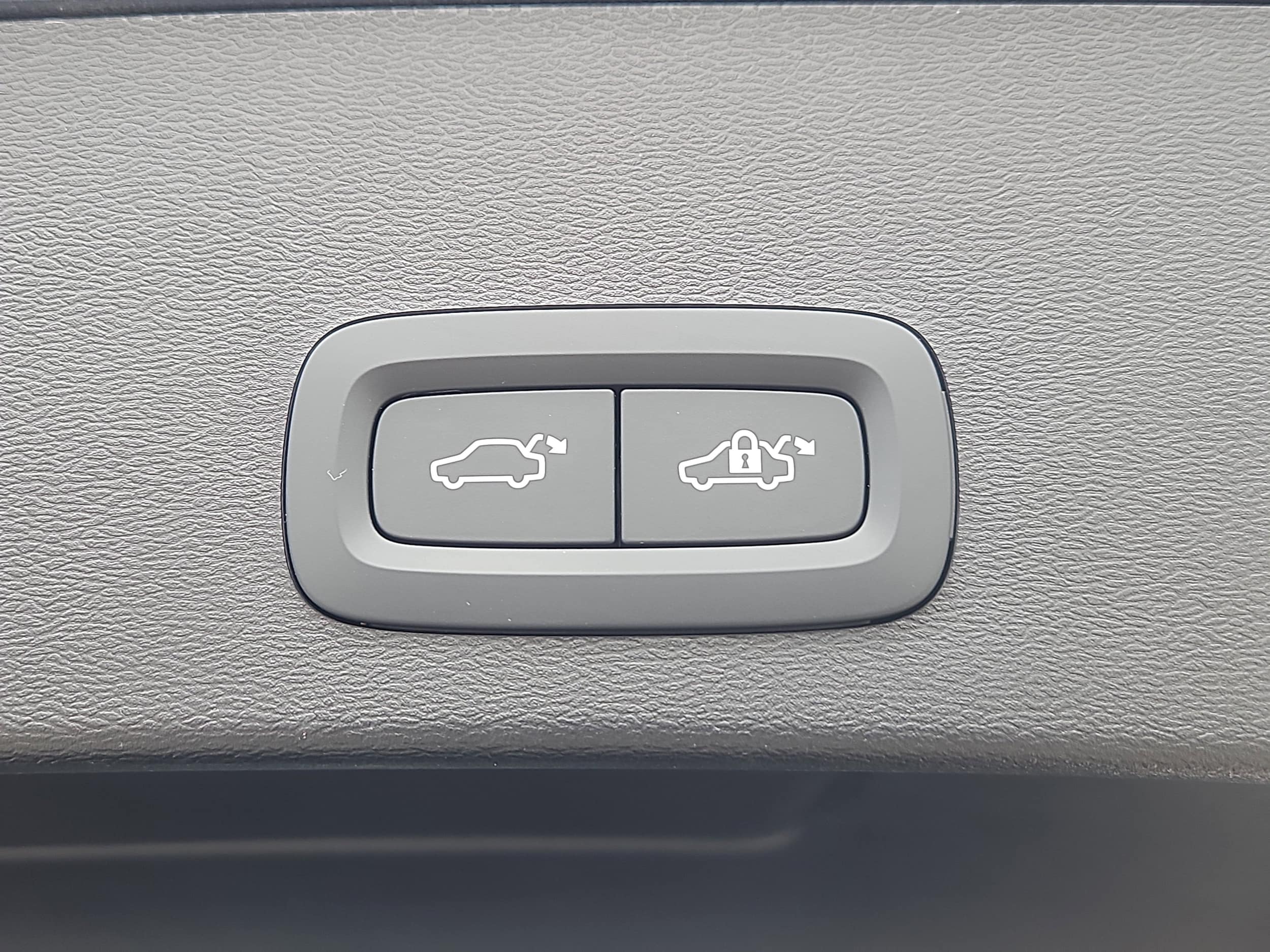 2026 Volvo XC40 Ultra Black Edition - Photo 16