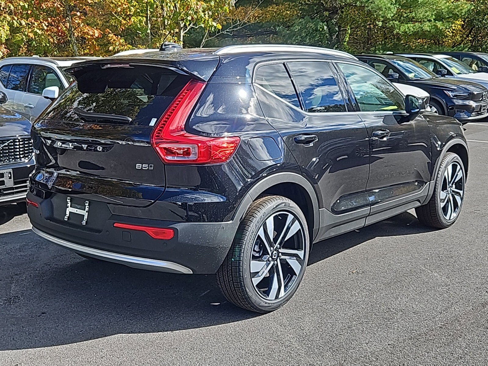 2025 Volvo XC40 Plus photo 2