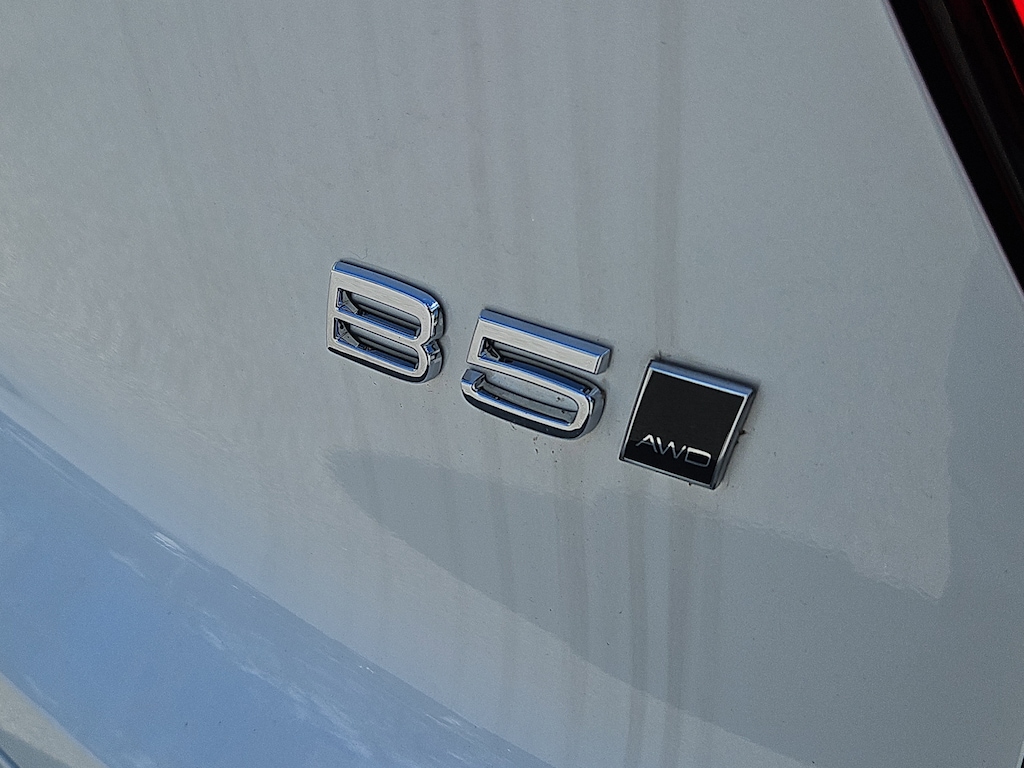 New 2026 Volvo XC40 B5 Plus SUV