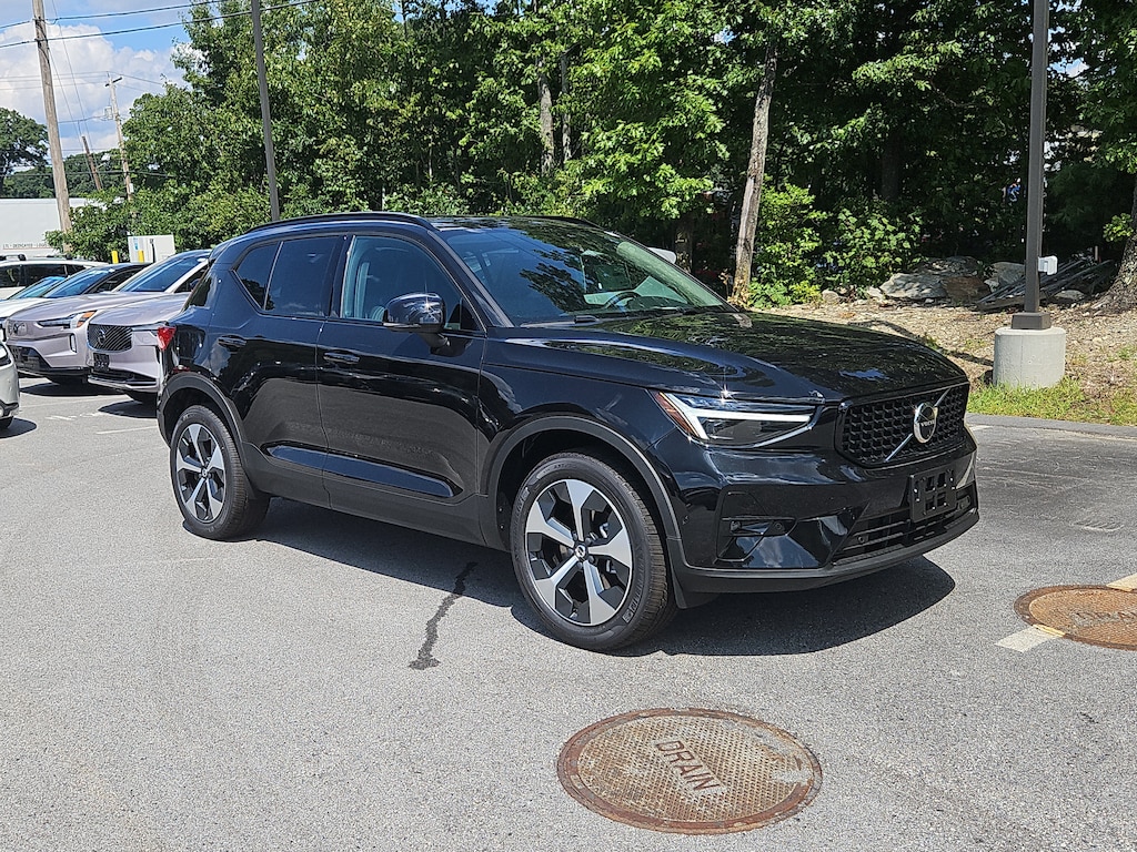New 2026 Volvo XC40 B5 Plus SUV