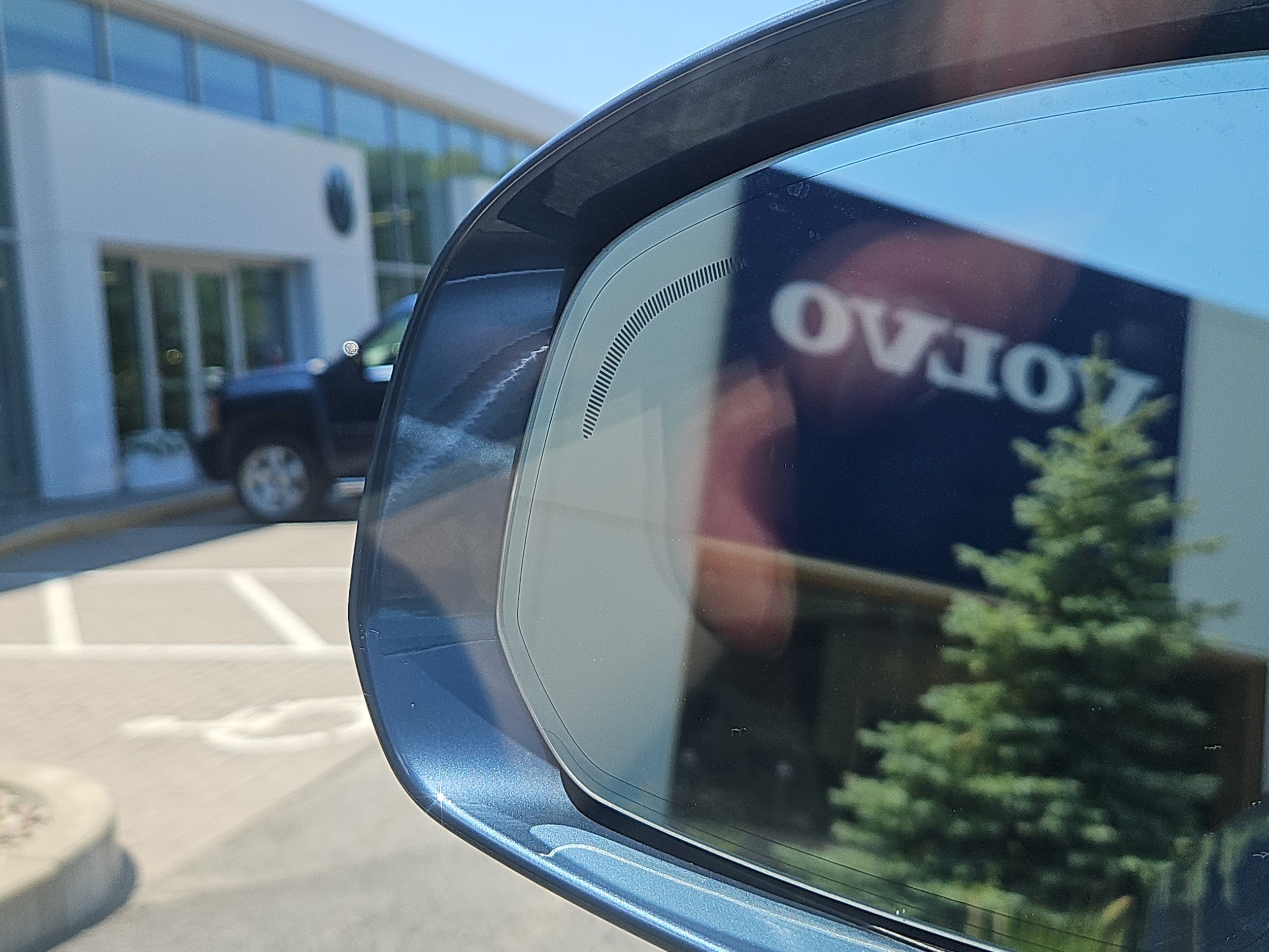 2026 Volvo XC90 Plus - Photo 17