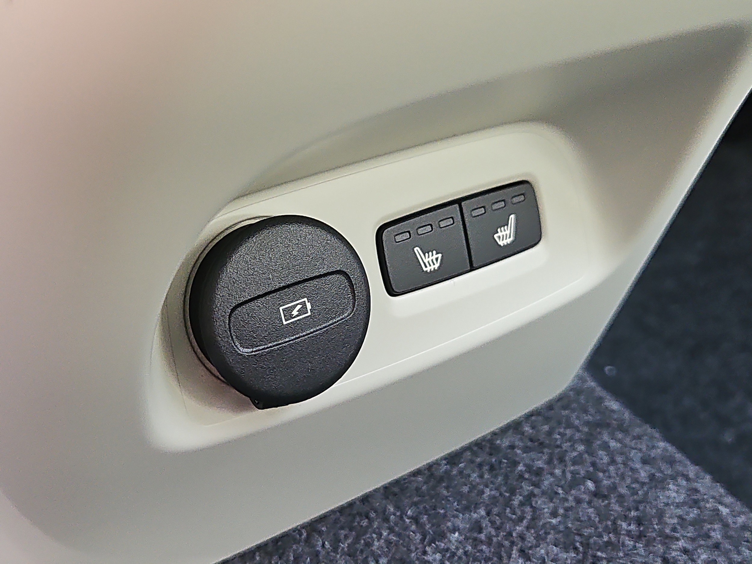 2026 Volvo XC40 Ultra - Photo 12