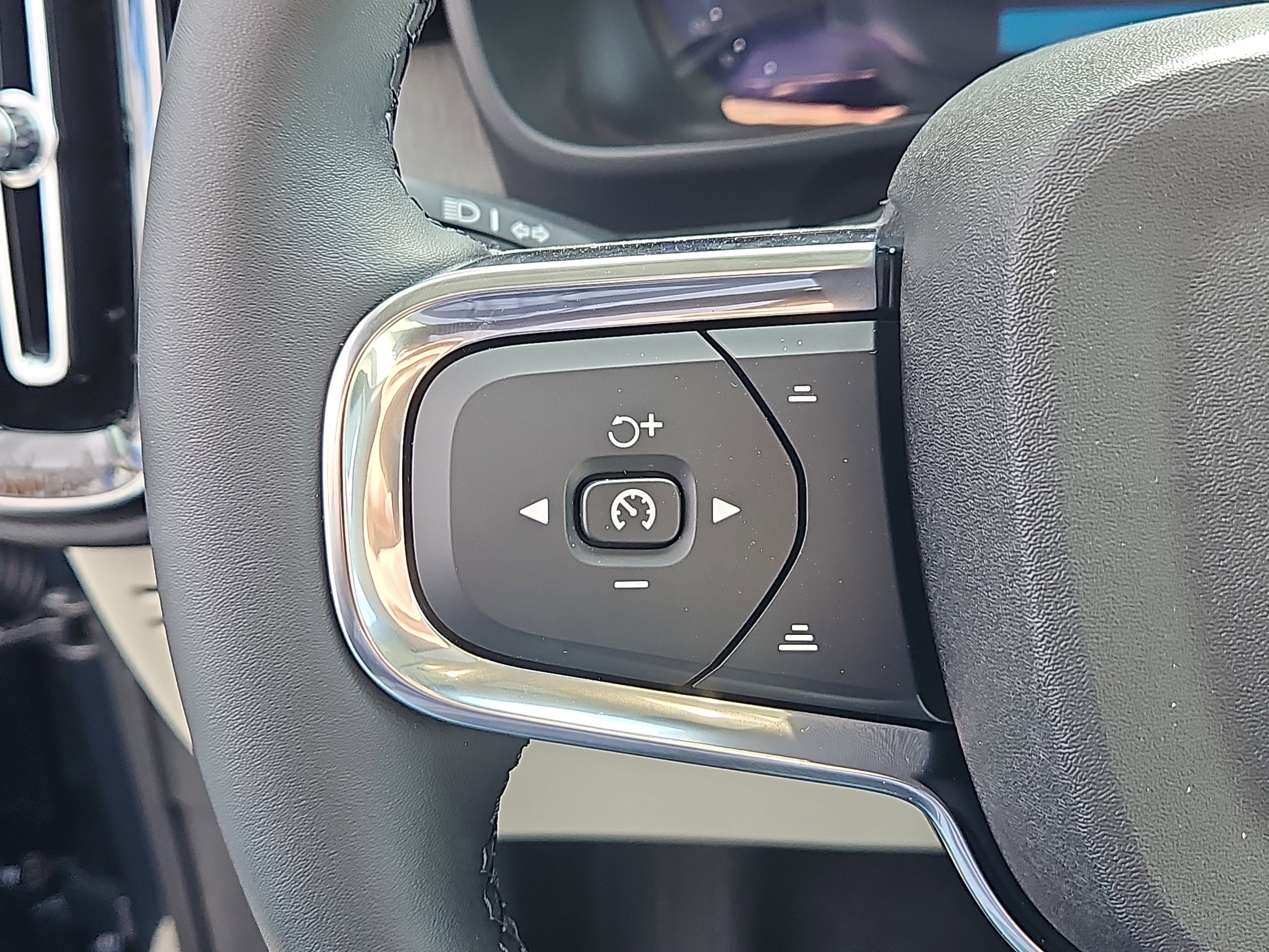 2026 Volvo XC40 Ultra - Photo 16