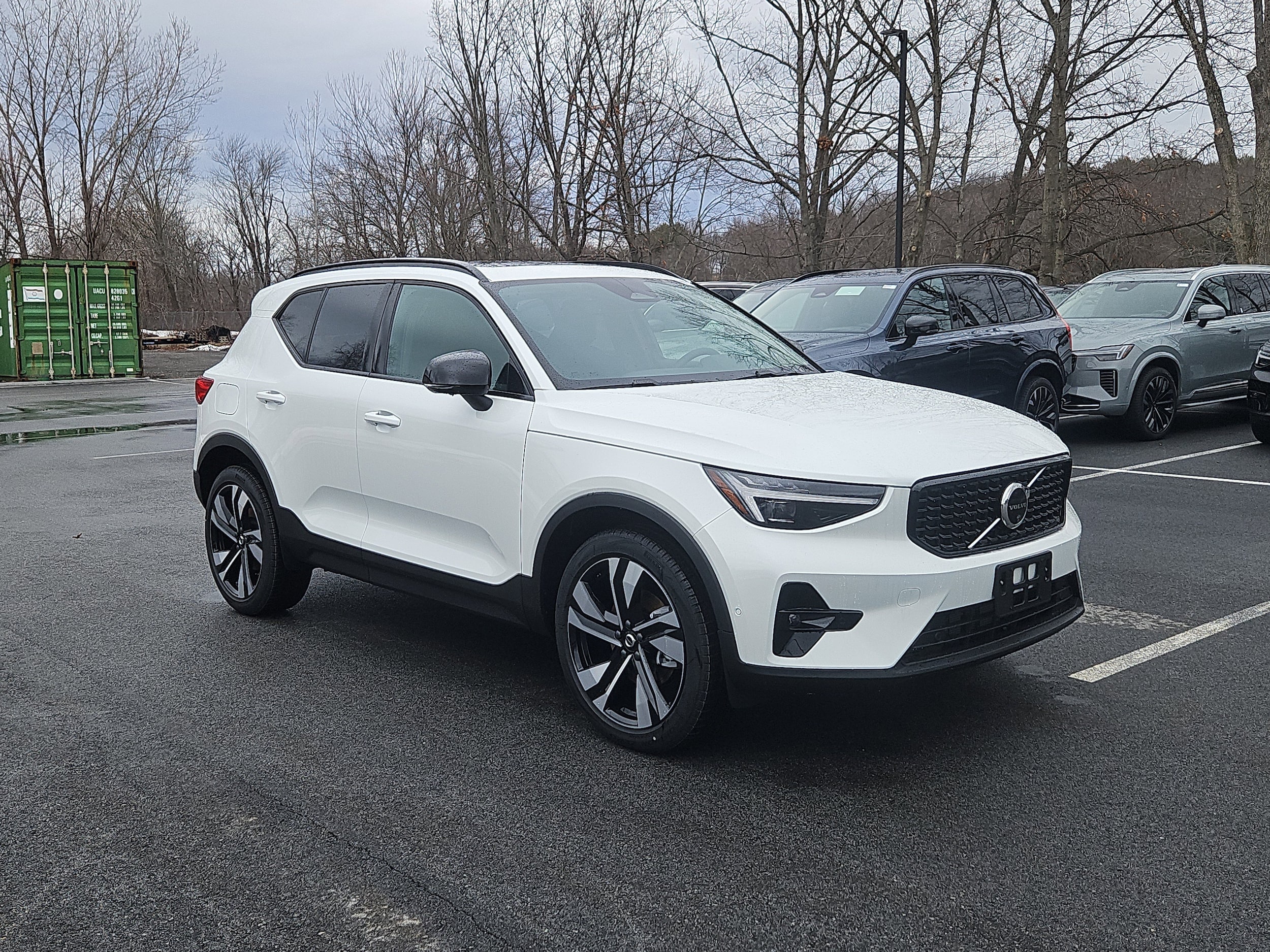 2026 Volvo XC40 B5 Ultra Dark AWD's photo