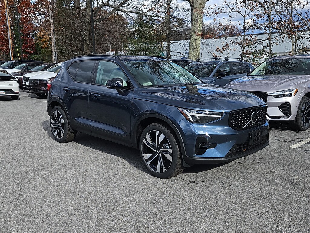 New 2026 Volvo XC40 B5 Ultra SUV