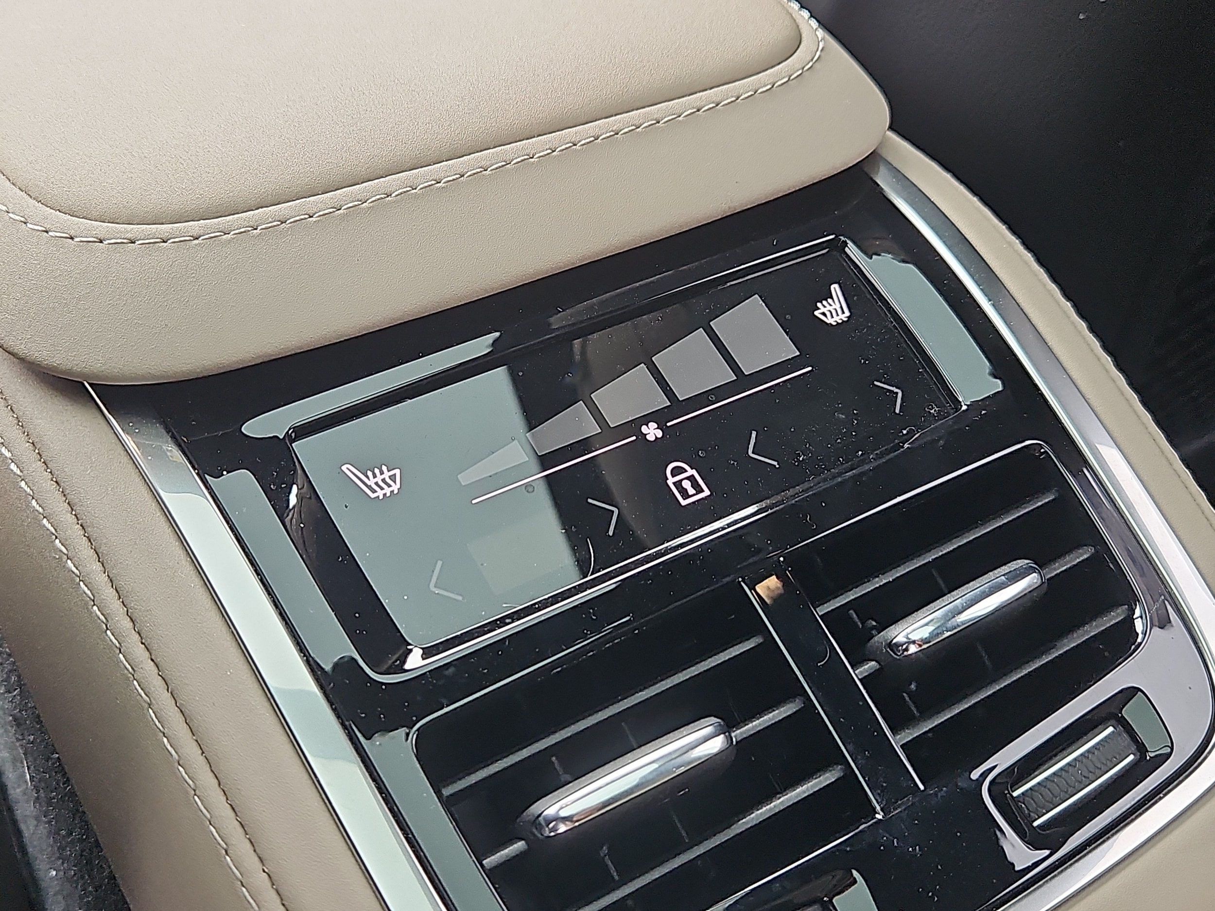 2026 Volvo XC90 Plus - Photo 14