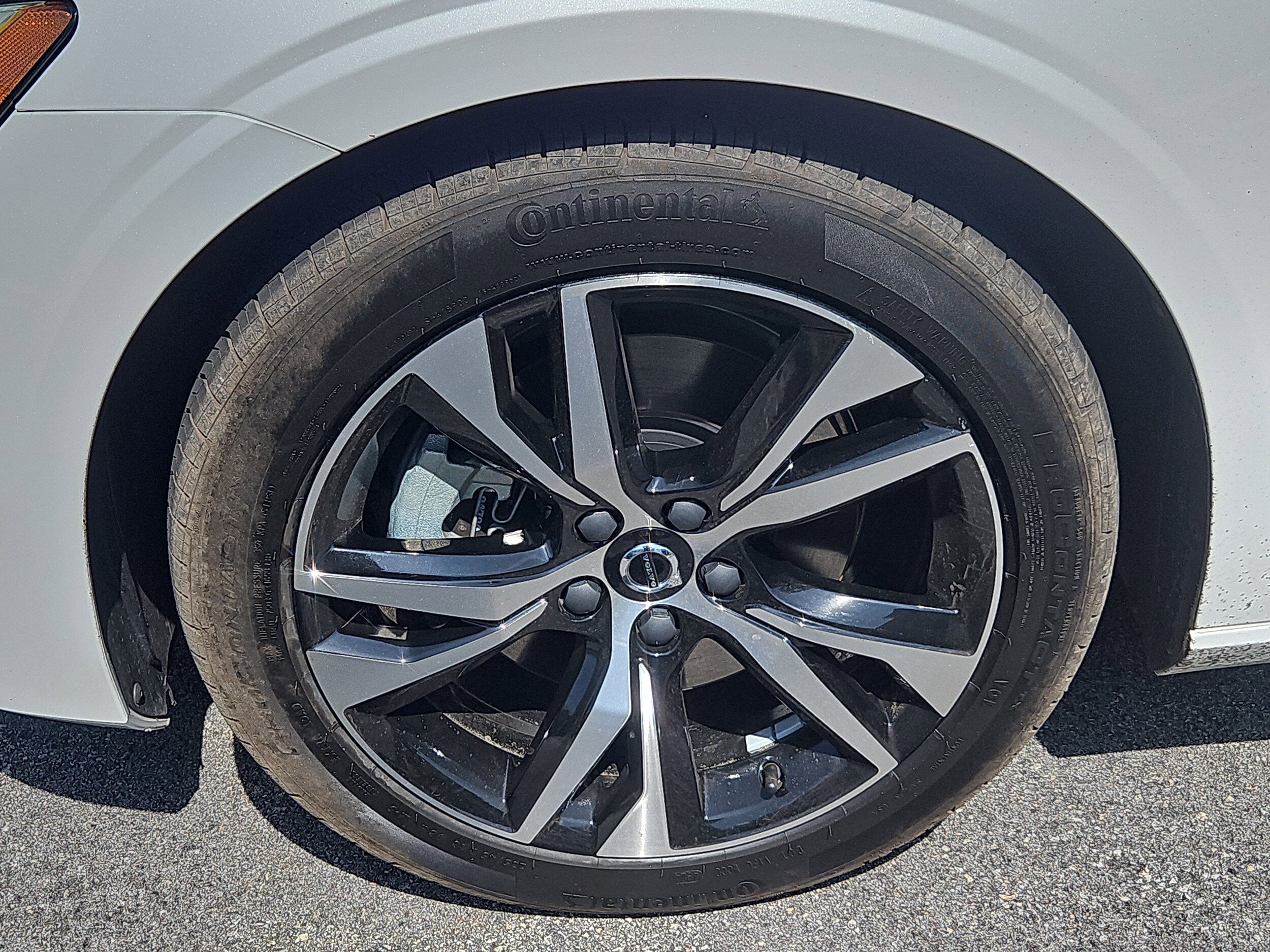 2024 Volvo S60 Core photo 3