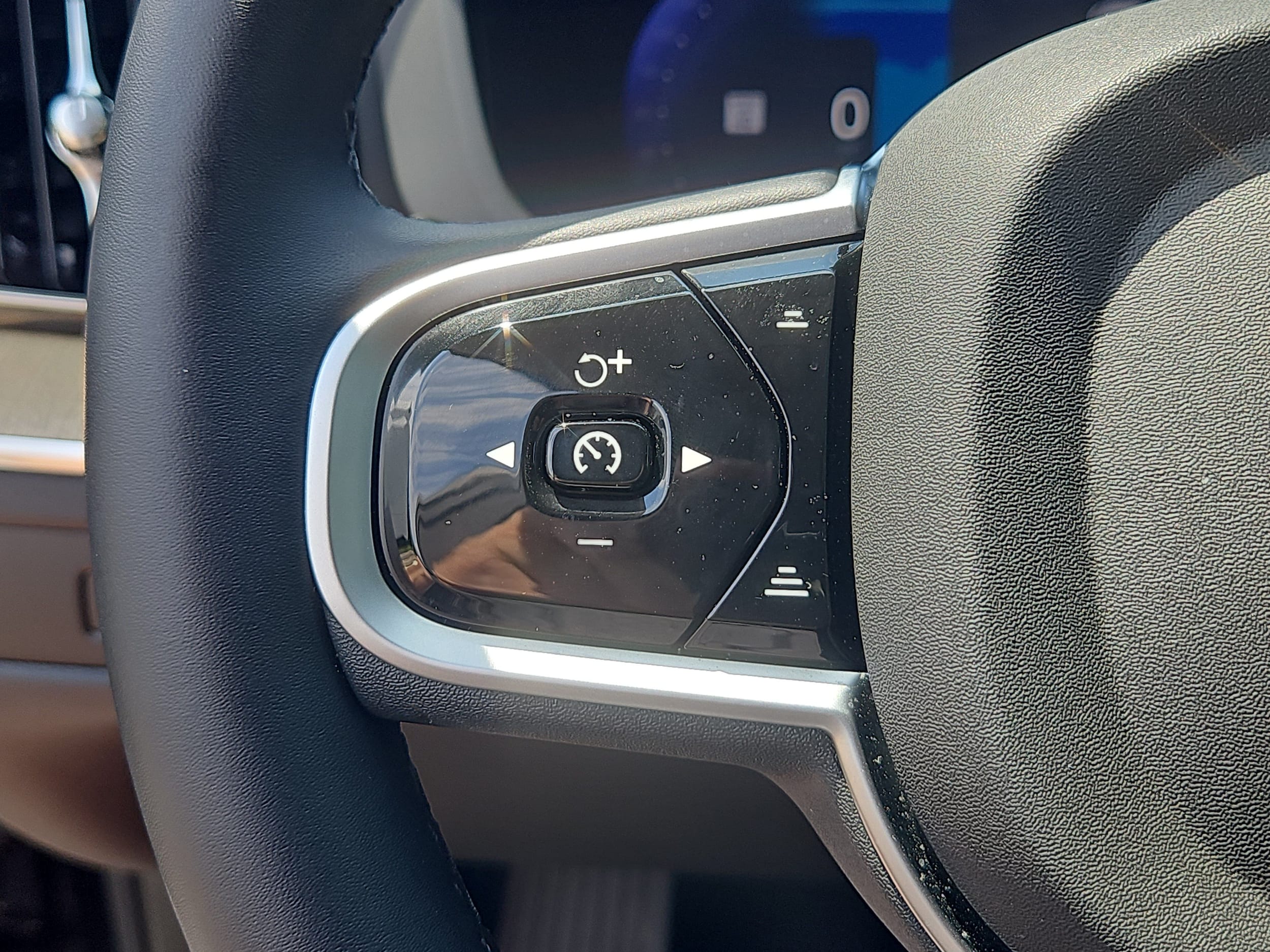 2026 Volvo XC60 Plus - Photo 19