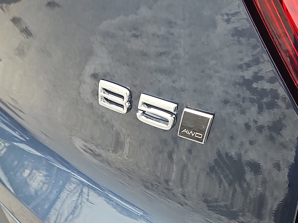 New 2026 Volvo XC40 B5 Ultra SUV