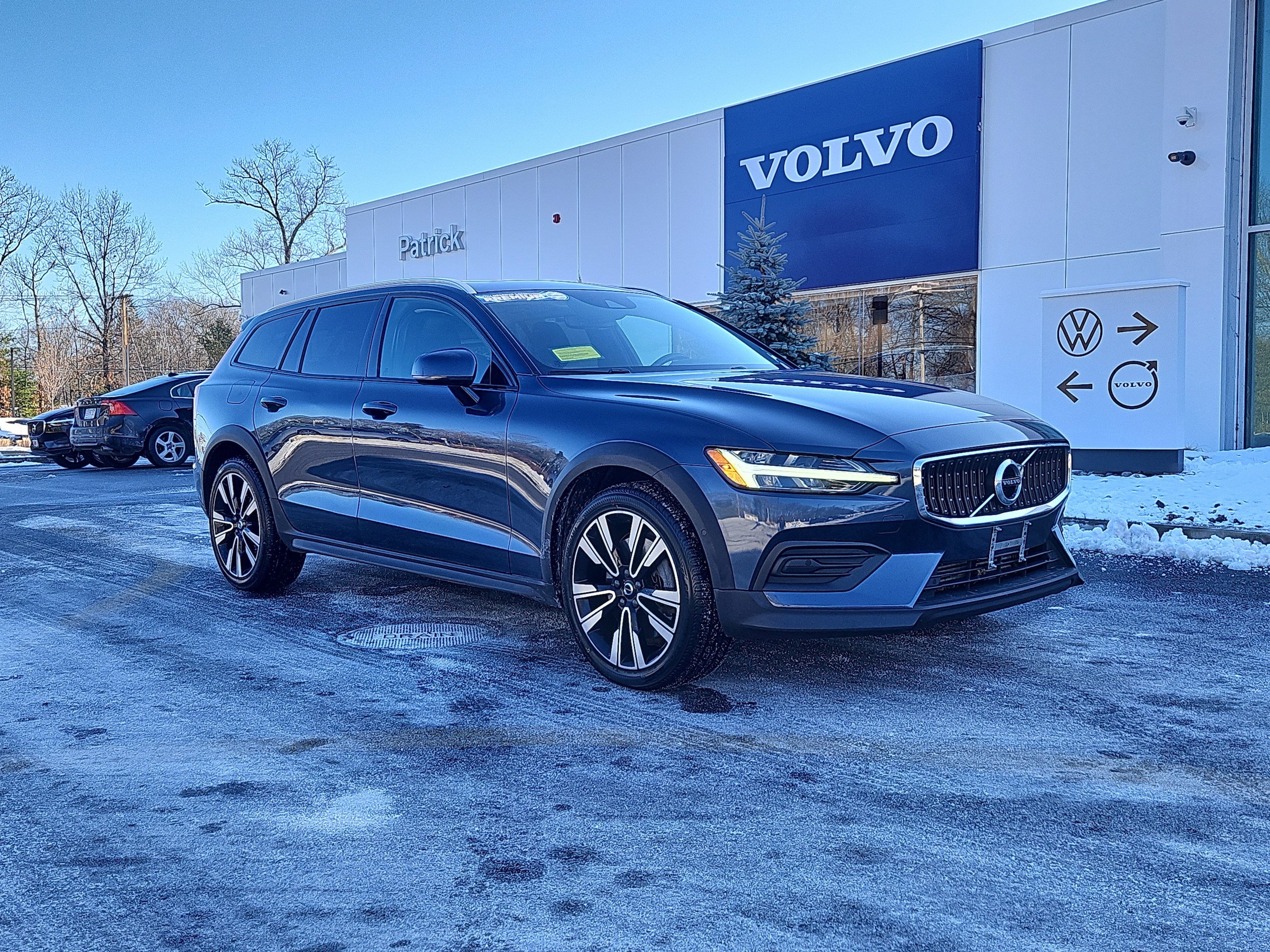 2020 Volvo V60 Cross Country Base's photo