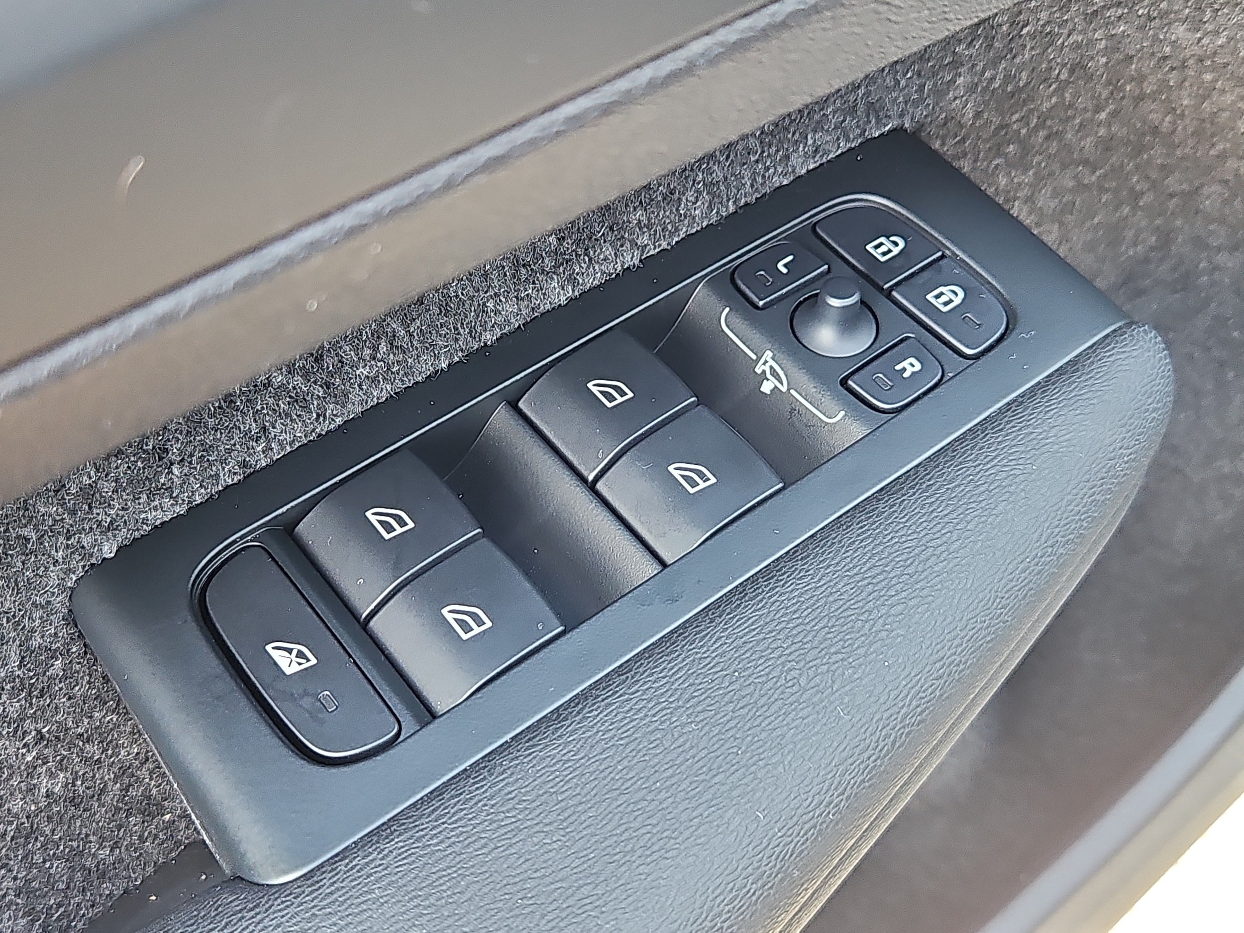 2026 Volvo XC40 Plus - Photo 21