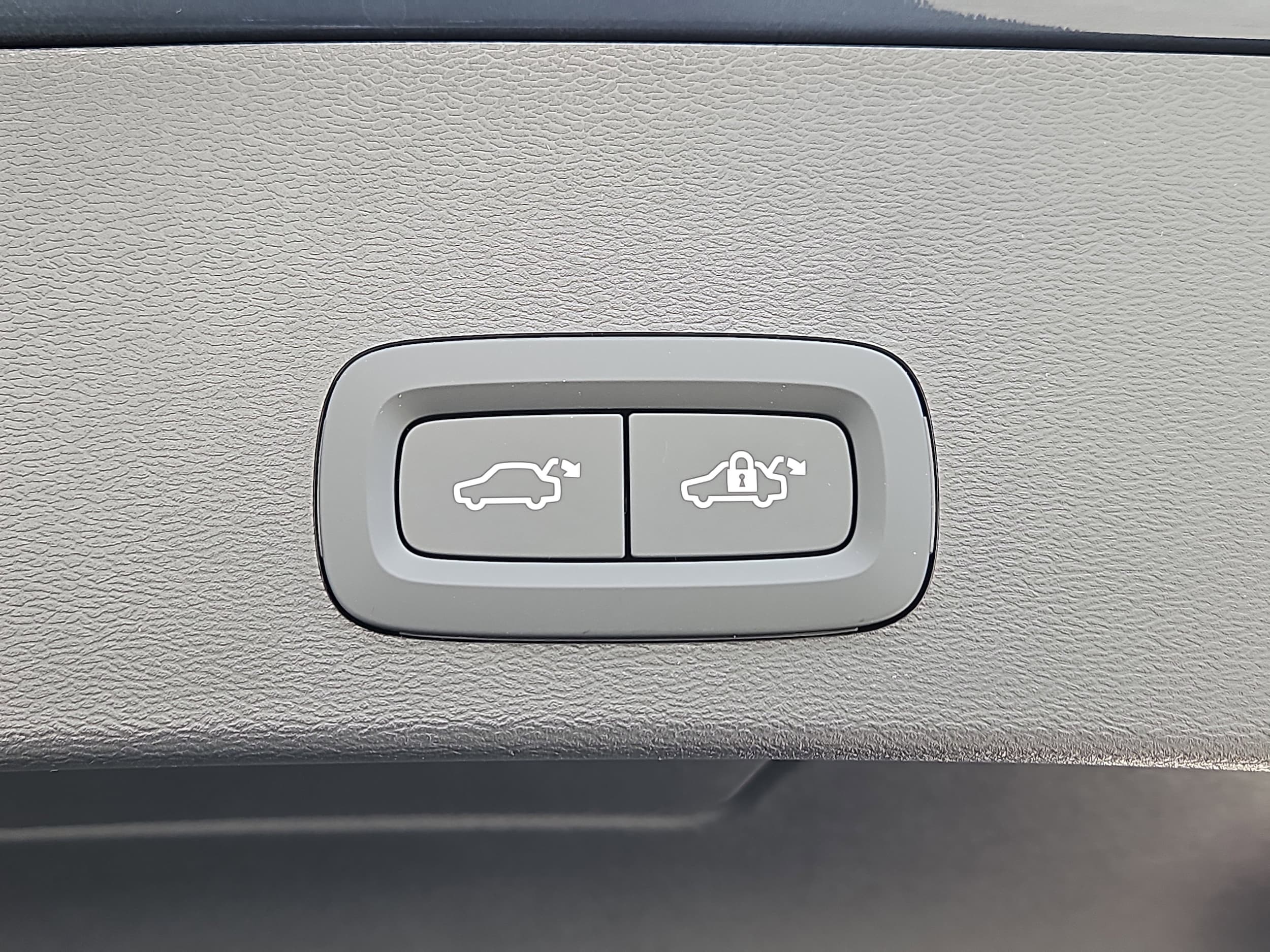 2026 Volvo XC40 Ultra - Photo 13