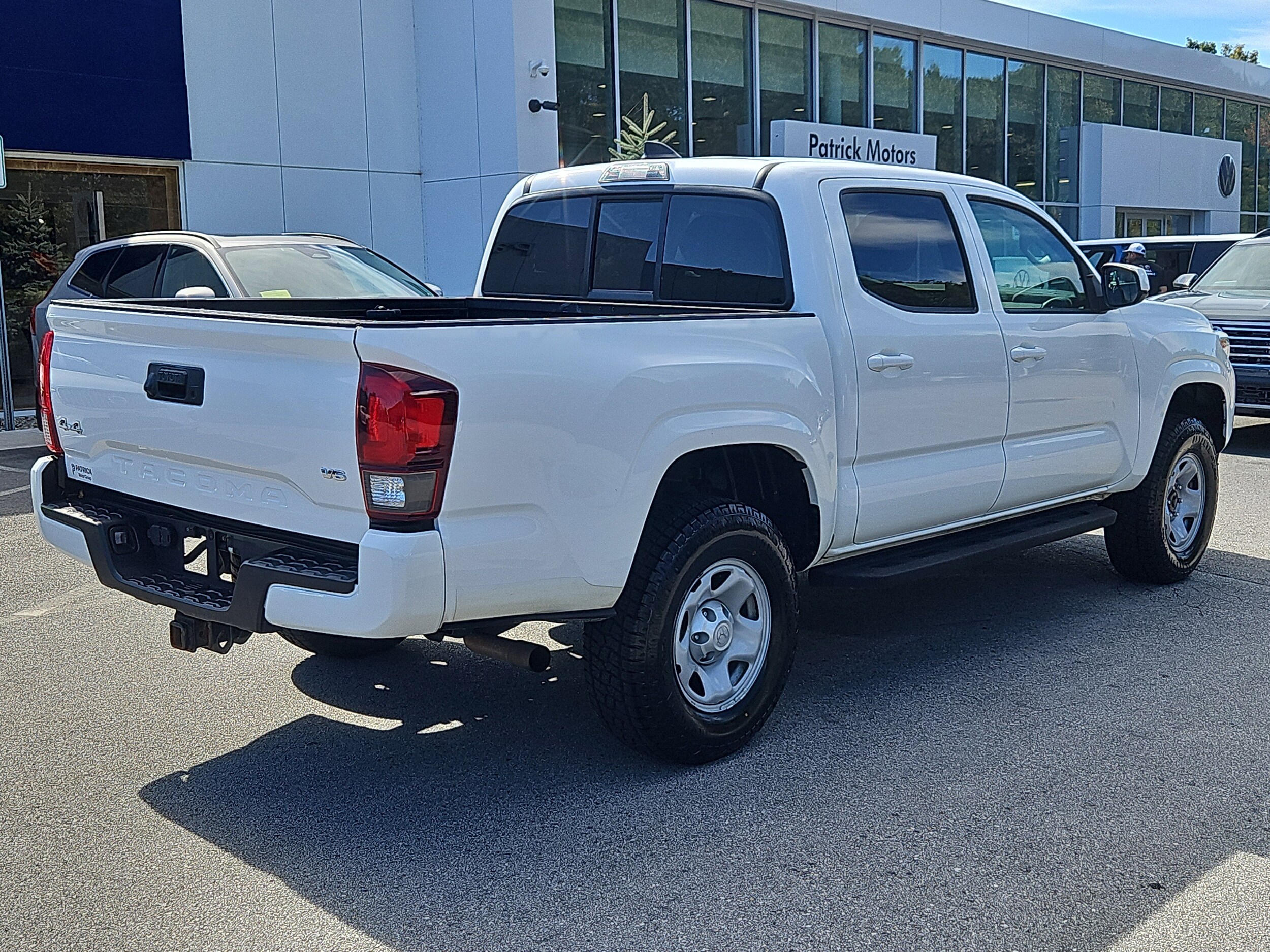 2022 Toyota Tacoma 4x4 SR photo 2