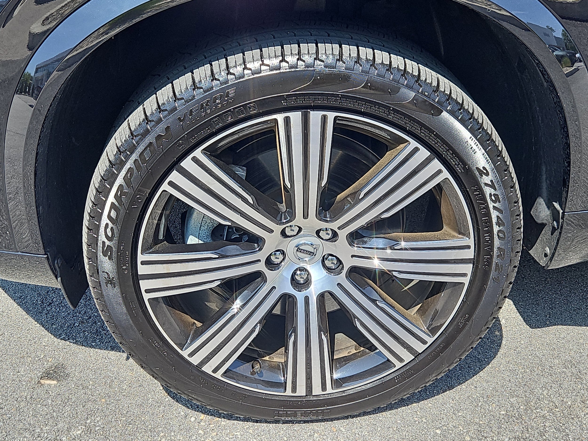 2025 Volvo XC90 Plus photo 2
