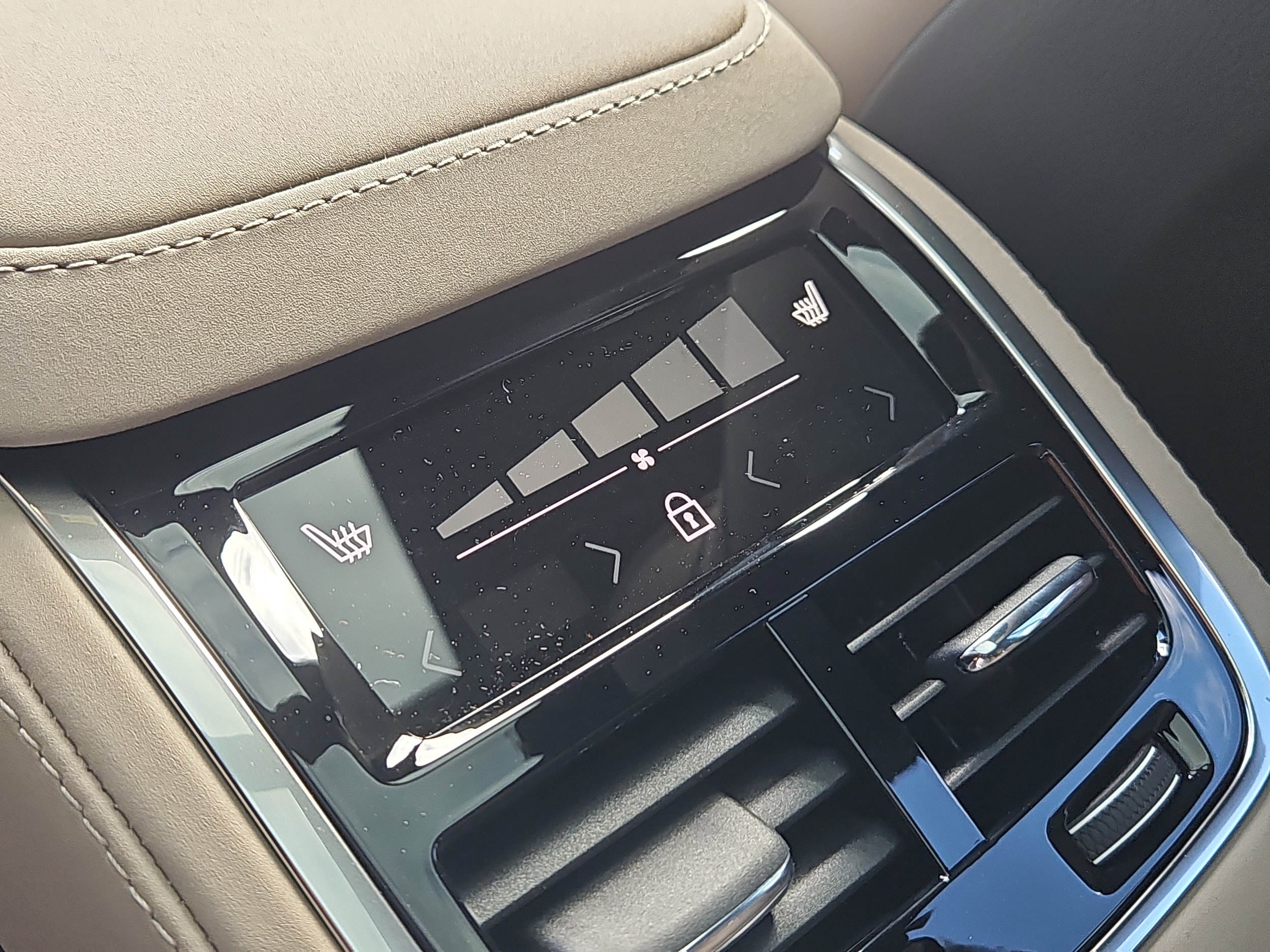 2026 Volvo XC90 Plus - Photo 13