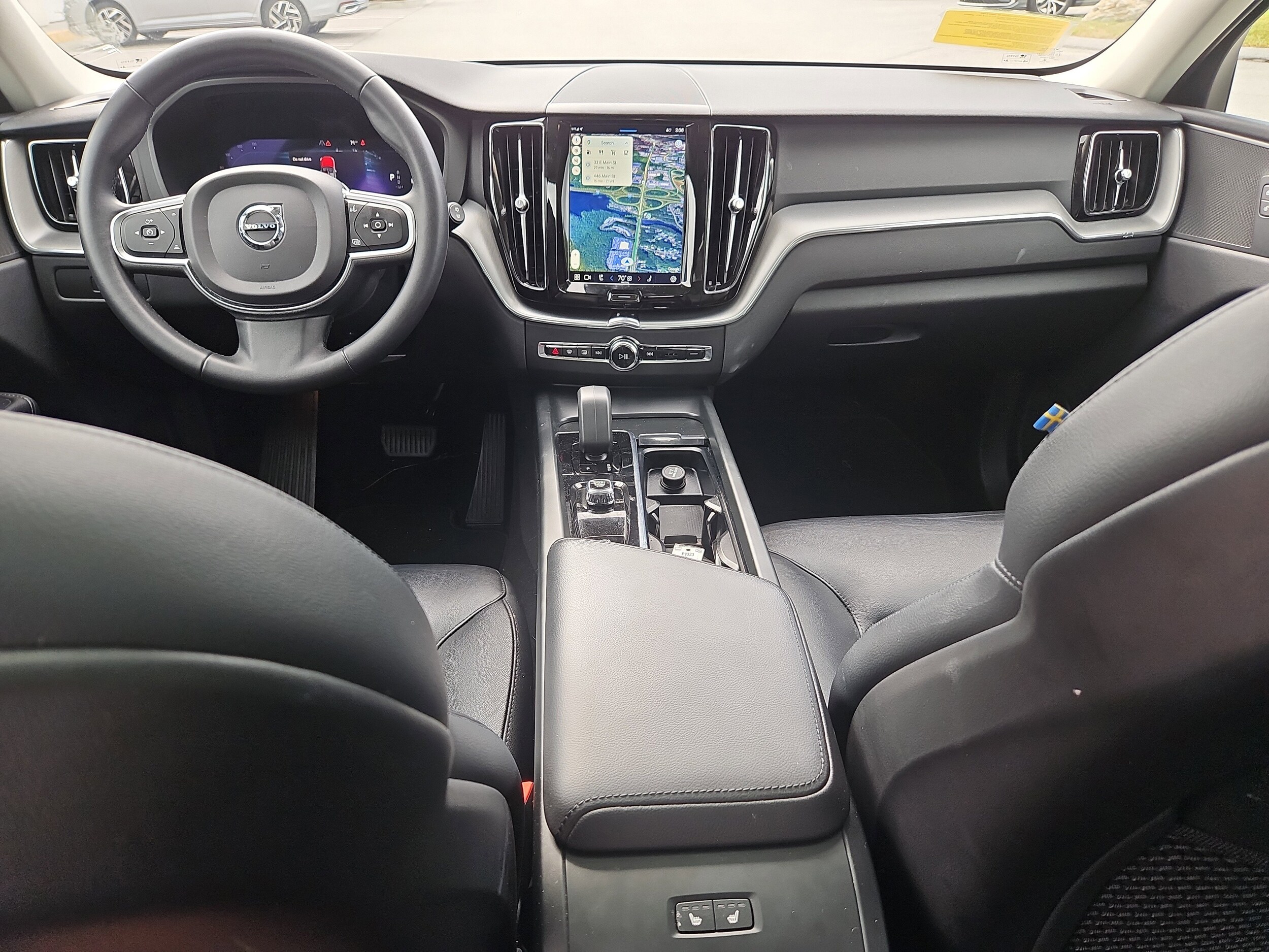 2023 Volvo XC60 Core photo 2