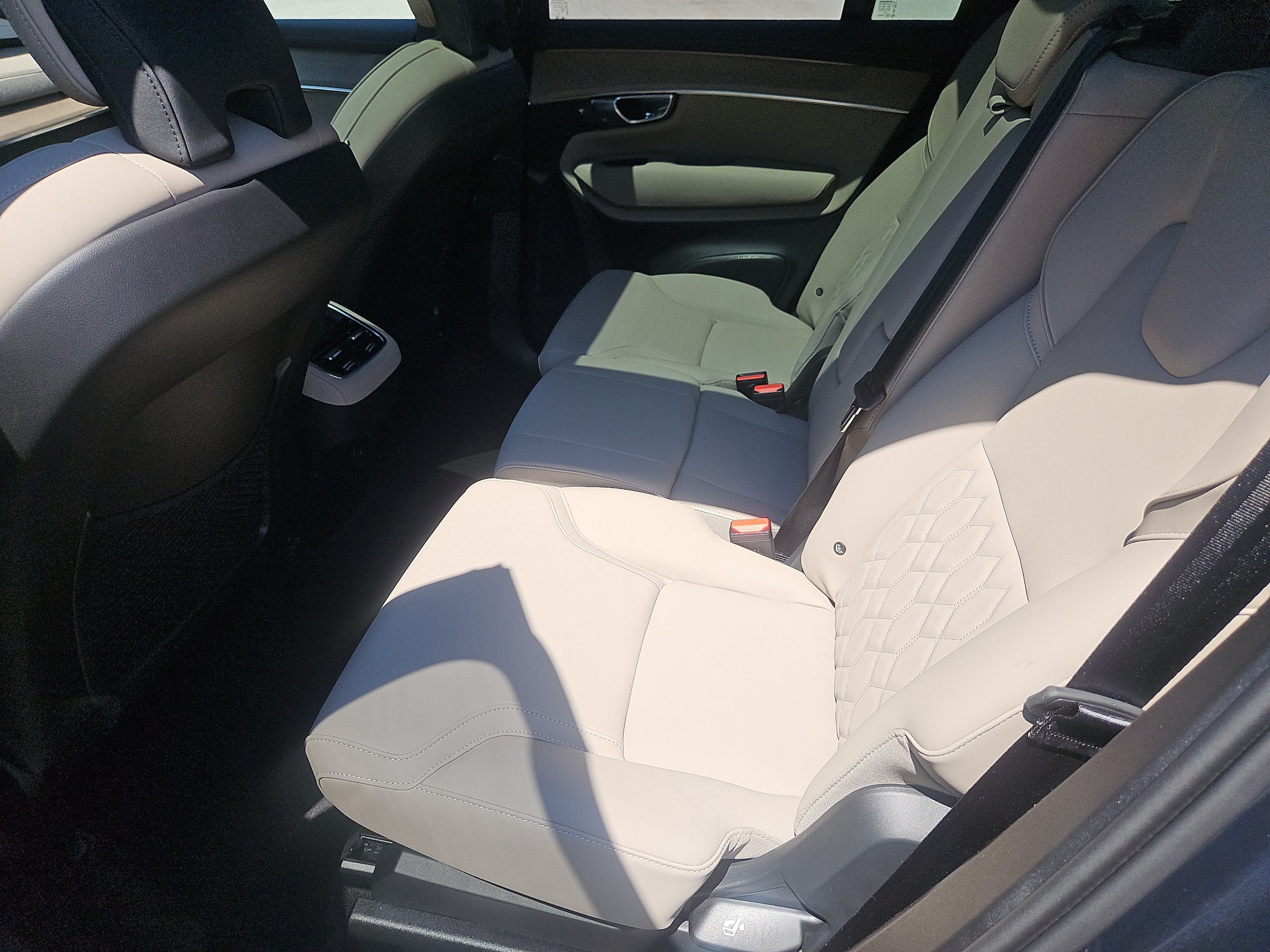 2026 Volvo XC90 Plus - Photo 33