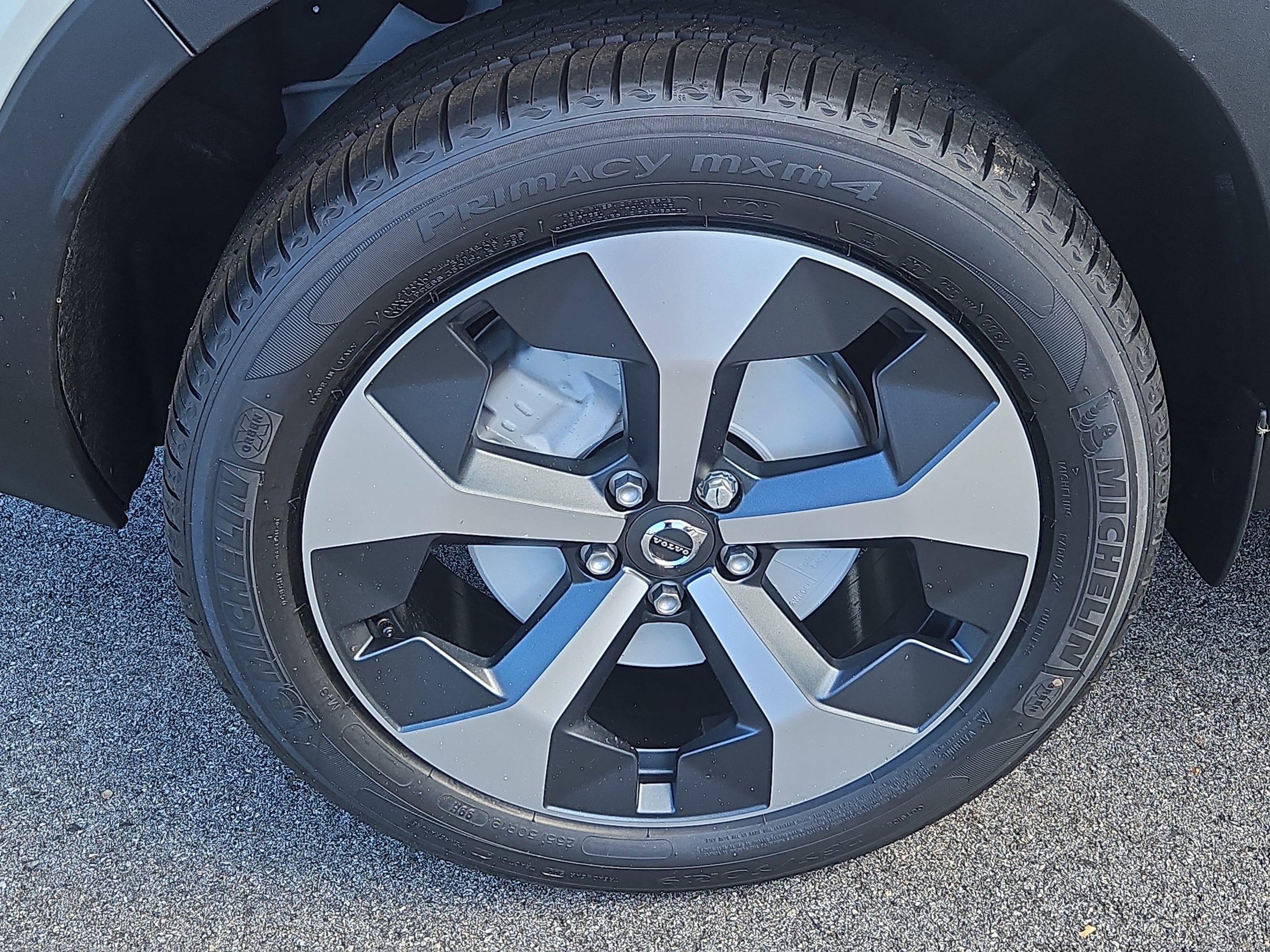 2026 Volvo XC40 Plus - Photo 18