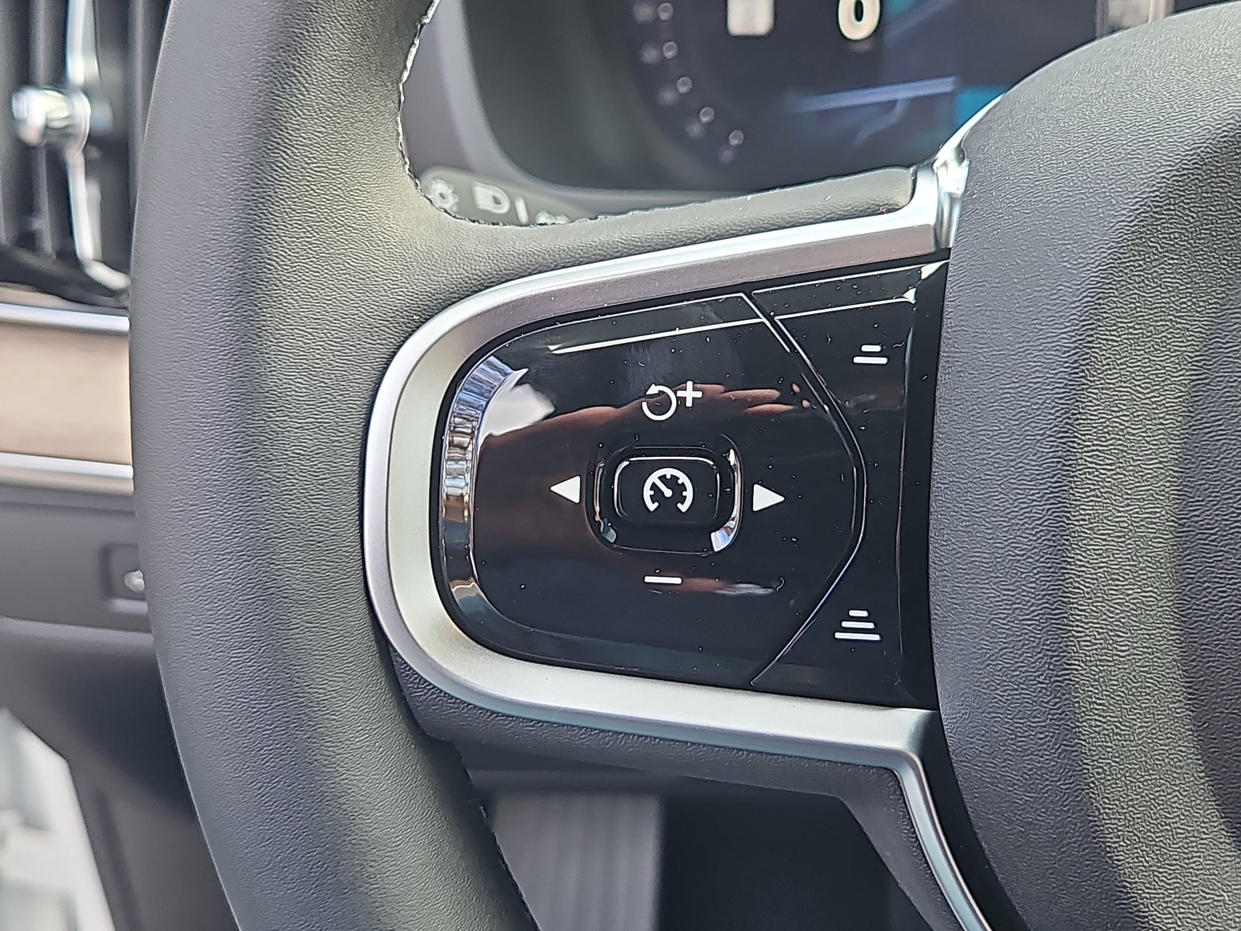 2026 Volvo XC90 Plus - Photo 16