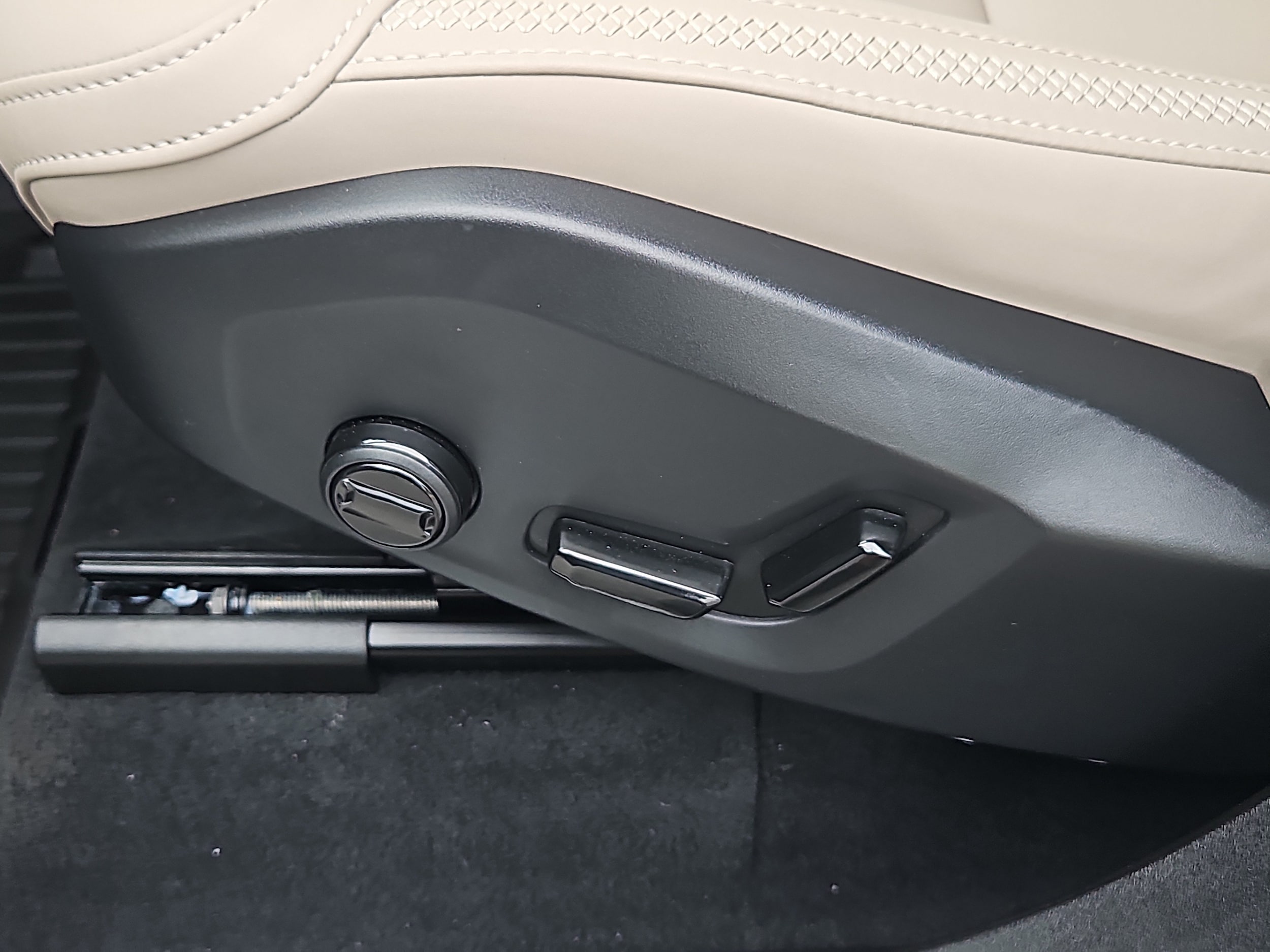 2026 Volvo XC90 Plus - Photo 16