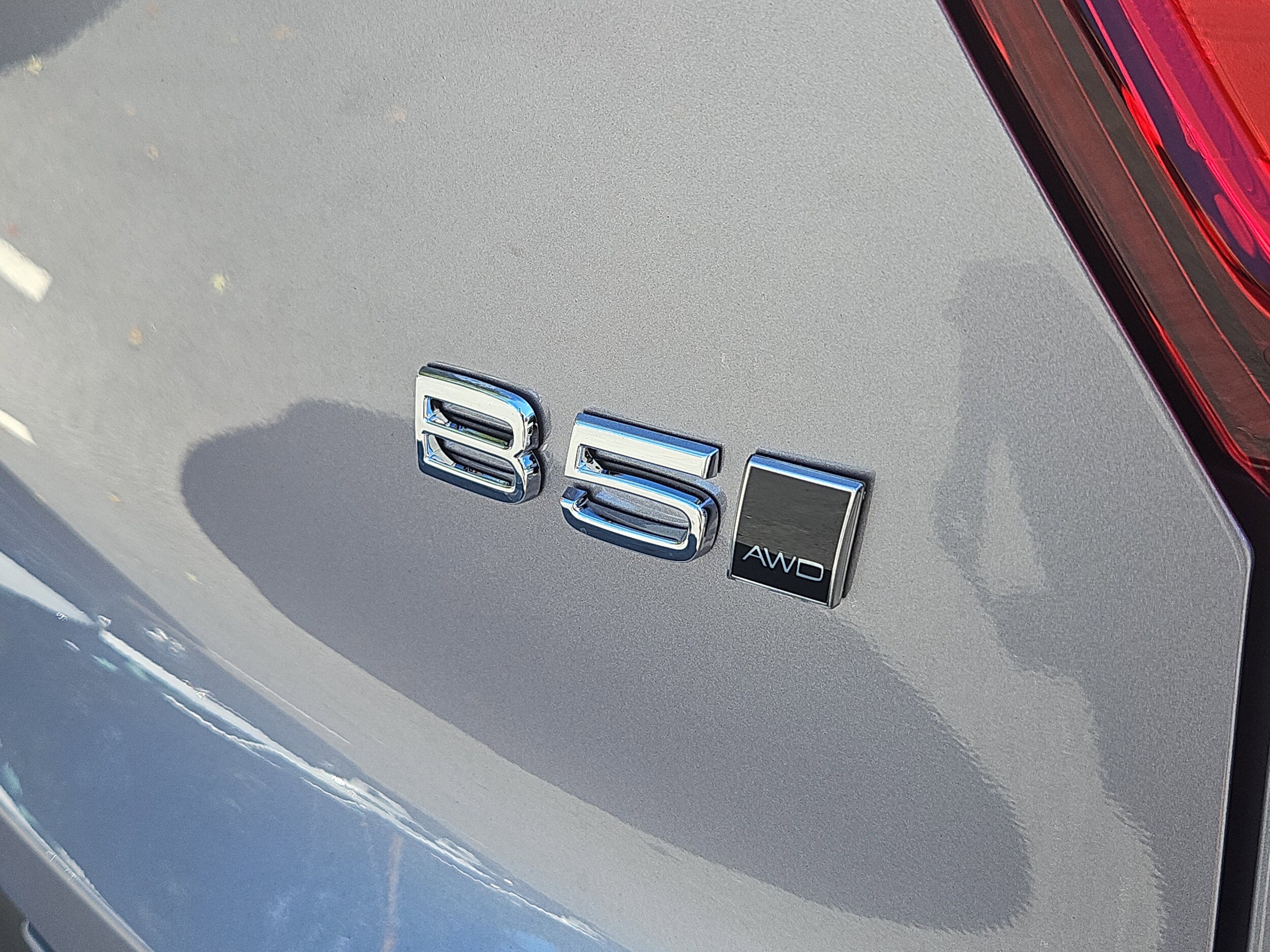 2026 Volvo XC40 Plus photo 2