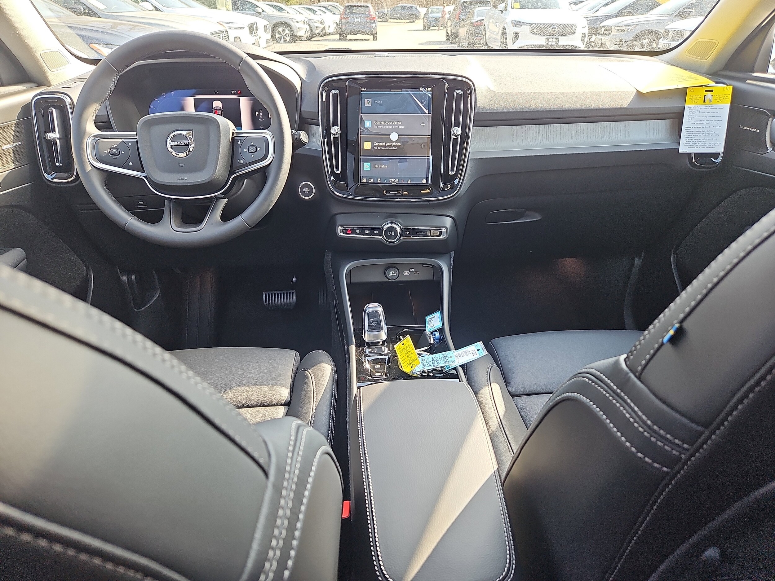2025 Volvo XC40 Plus photo 2