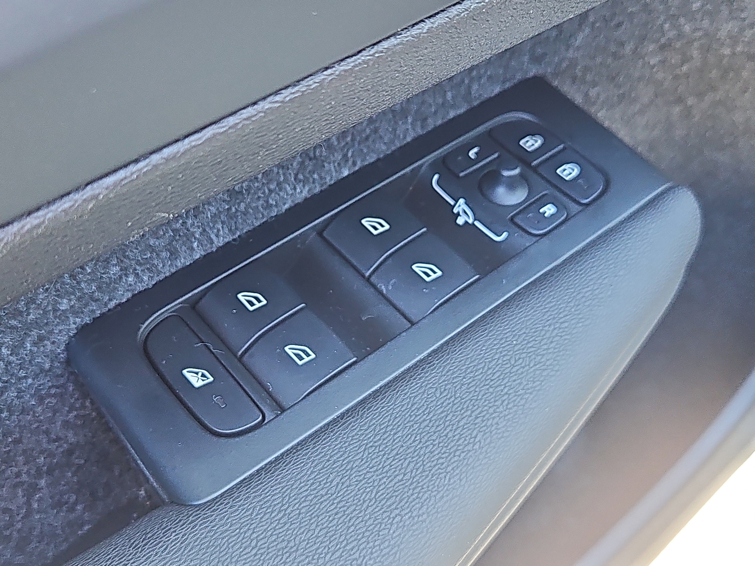 2026 Volvo XC40 Plus - Photo 20
