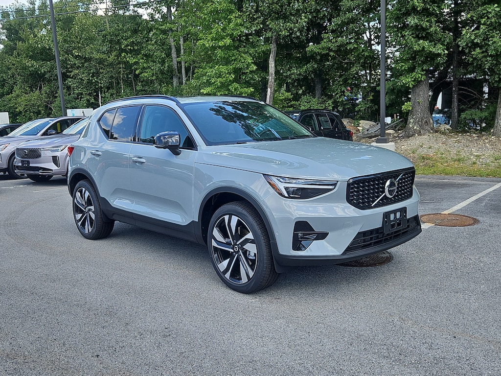New 2026 Volvo XC40 B5 Ultra SUV