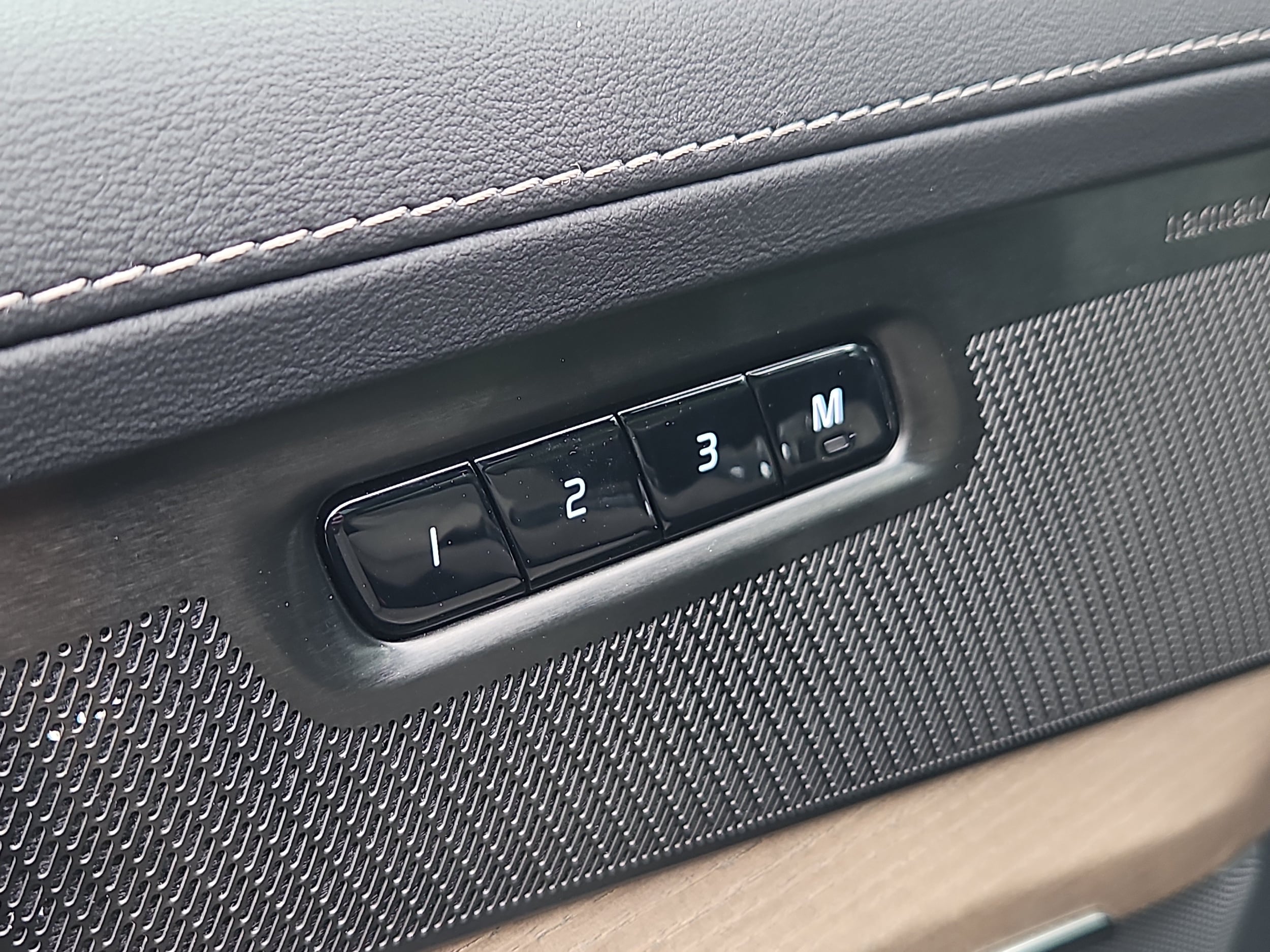 2026 Volvo XC90 Plus - Photo 12