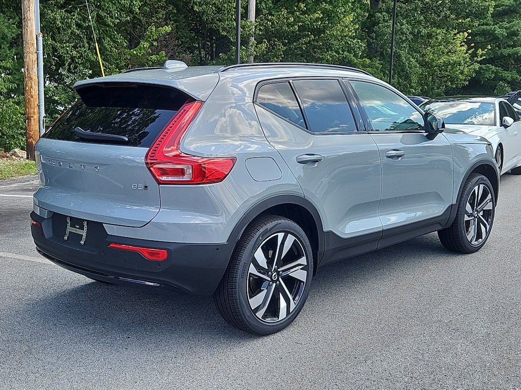 New 2026 Volvo XC40 B5 Ultra SUV