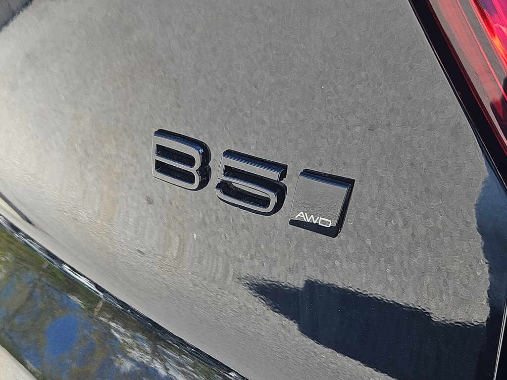 New 2026 Volvo XC40 B5 Ultra Black Edition SUV