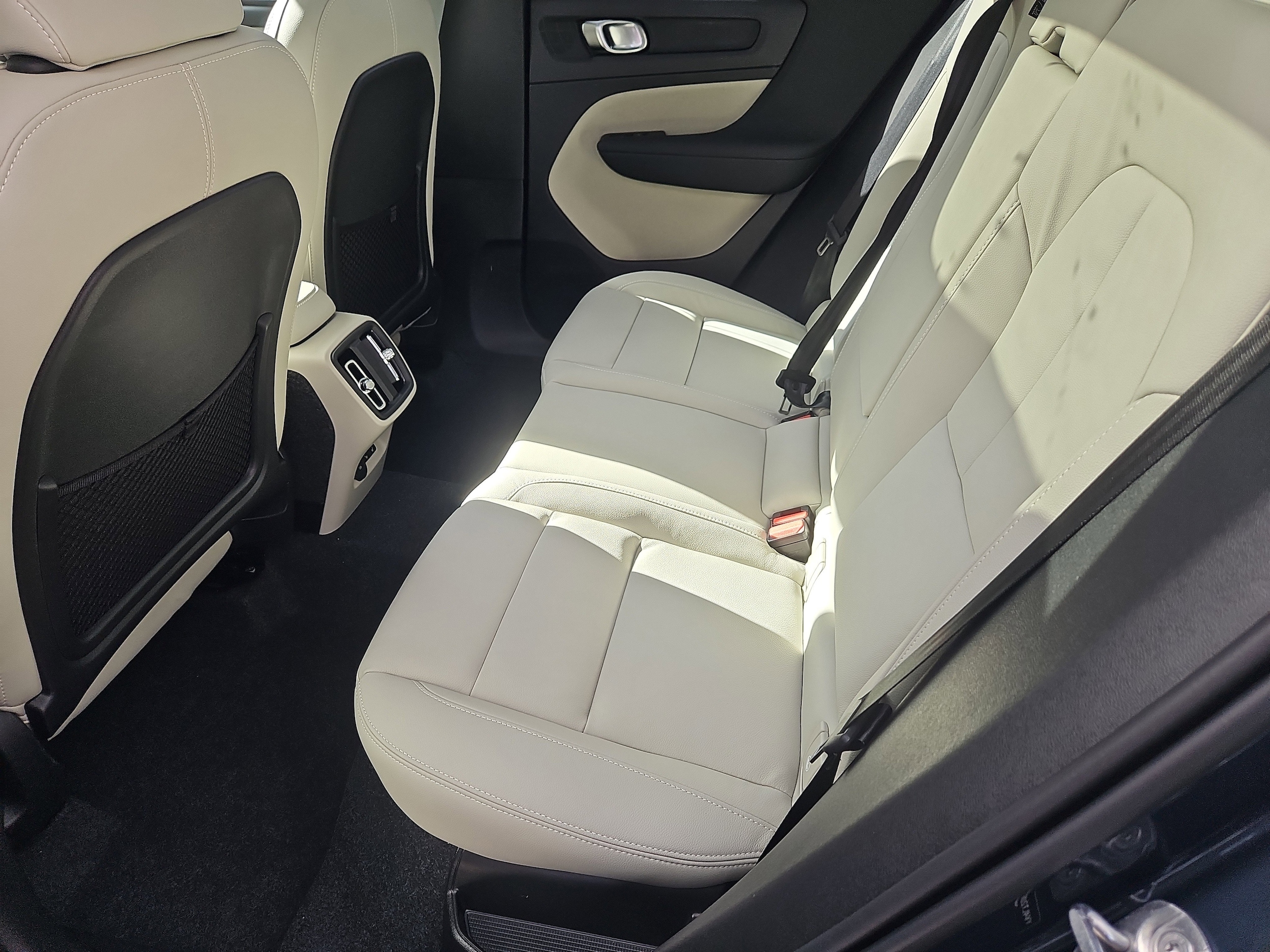 2026 Volvo XC40 Ultra - Photo 22
