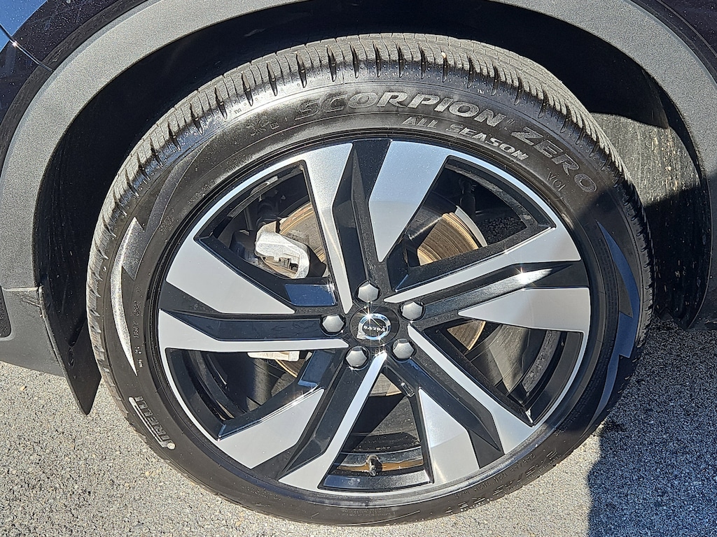 New 2025 Volvo XC40 Ultra Dark Theme Sport Utility