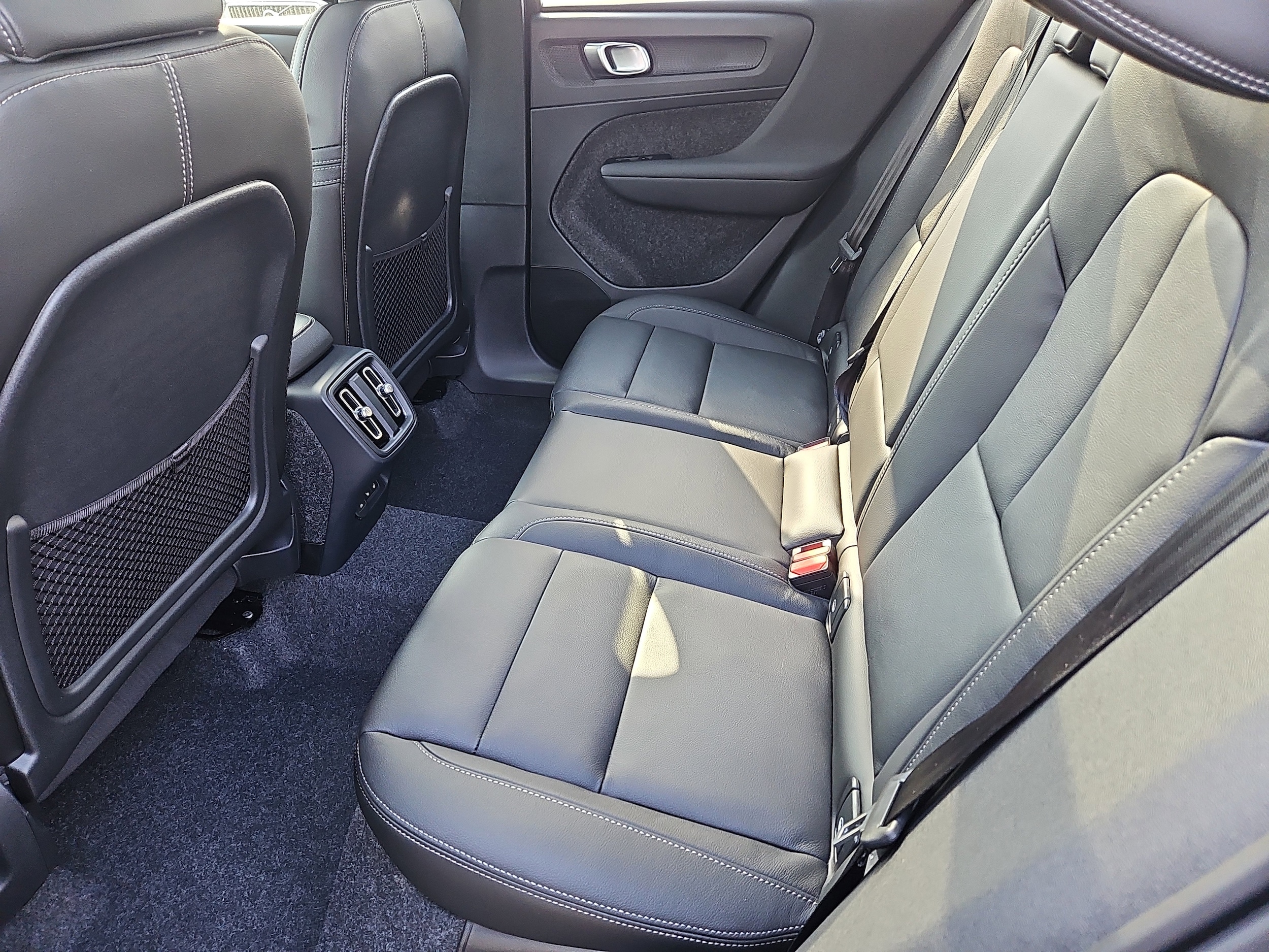2025 Volvo XC40 Plus - Photo 22