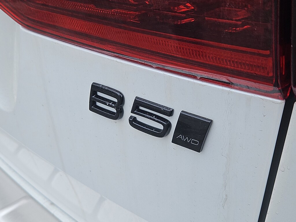 New 2026 Volvo XC60 B5 Ultra Black Edition SUV