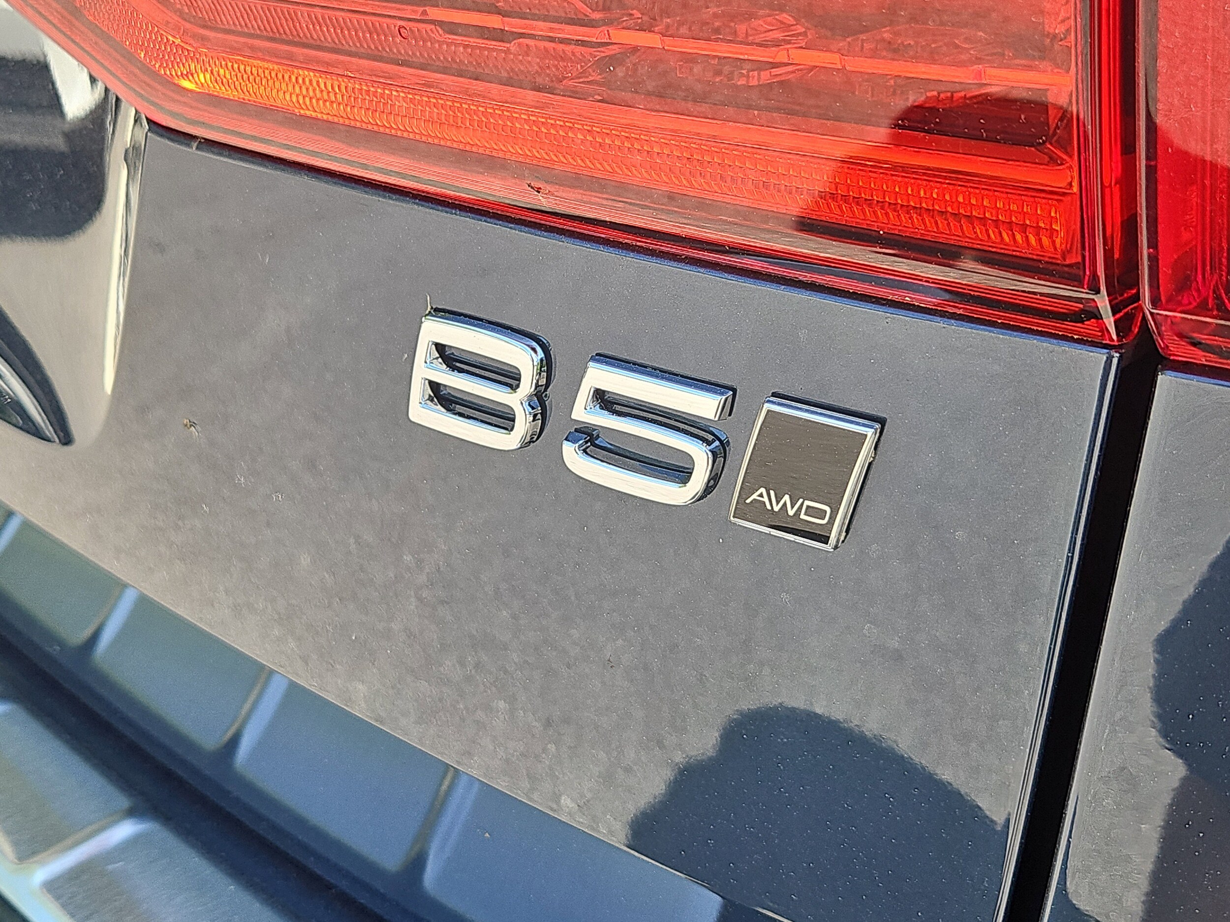 2025 Volvo XC60 B5 photo 3